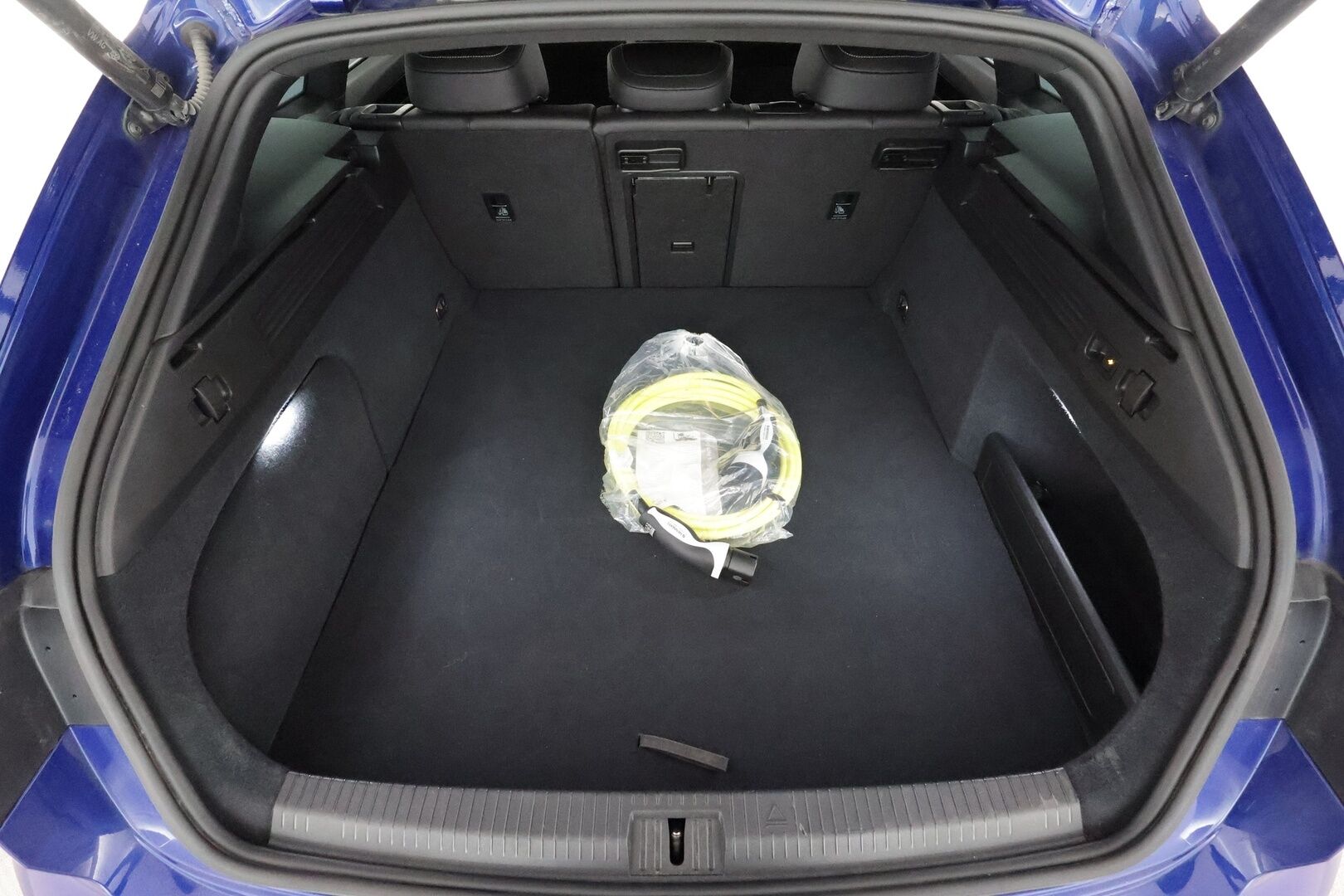 Volkswagen Arteon 2023 Shooting Brake R-Line Business eHybrid 160 kW DSG - | ACC | HUD | Digimittari | P.kamera | Webasto | Koukku | LED | Navi | 1.Om Suomi-auto | Akku kuntotarkastettu SoH 97,3% | Kahdet renkaat aluvanteilla | Merkkihuollettu |