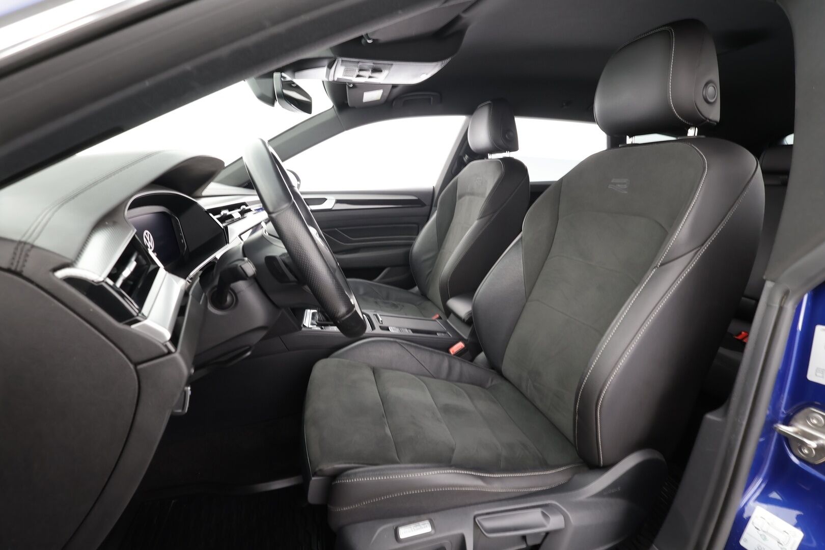 Volkswagen Arteon 2023 Shooting Brake R-Line Business eHybrid 160 kW DSG * ACC / HUD / P.kamera / Webasto / Koukku / Adapt.LED / Navi * - 1.Om Suomi-auto / Akku kuntotarkastettu SoH 97,3% / Kahdet renkaat aluvanteilla / Merkkihuollettu