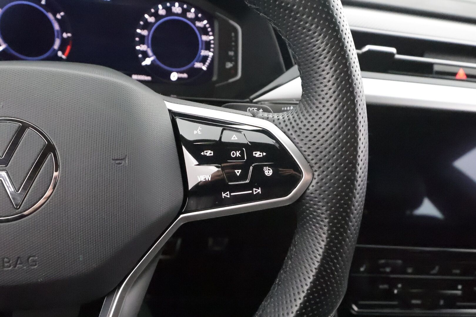 Volkswagen Arteon 2023 Shooting Brake R-Line Business eHybrid 160 kW DSG * ACC / HUD / P.kamera / Webasto / Koukku / Adapt.LED / Navi * - 1.Om Suomi-auto / Akku kuntotarkastettu SoH 97,3% / Kahdet renkaat aluvanteilla / Merkkihuollettu