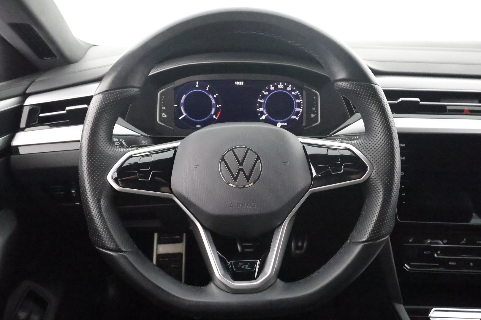 Volkswagen Arteon 2023 Shooting Brake R-Line Business eHybrid 160 kW DSG * ACC / HUD / P.kamera / Webasto / Koukku / Adapt.LED / Navi * - 1.Om Suomi-auto / Akku kuntotarkastettu SoH 97,3% / Kahdet renkaat aluvanteilla / Merkkihuollettu