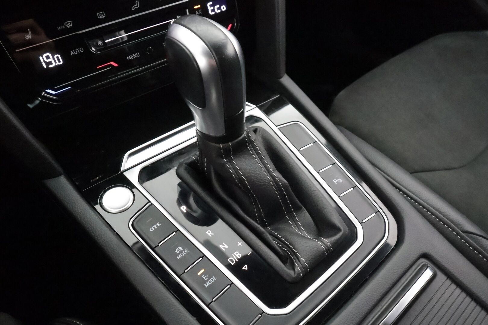 Volkswagen Arteon 2023 Shooting Brake R-Line Business eHybrid 160 kW DSG * ACC / HUD / P.kamera / Webasto / Koukku / Adapt.LED / Navi * - 1.Om Suomi-auto / Akku kuntotarkastettu SoH 97,3% / Kahdet renkaat aluvanteilla / Merkkihuollettu