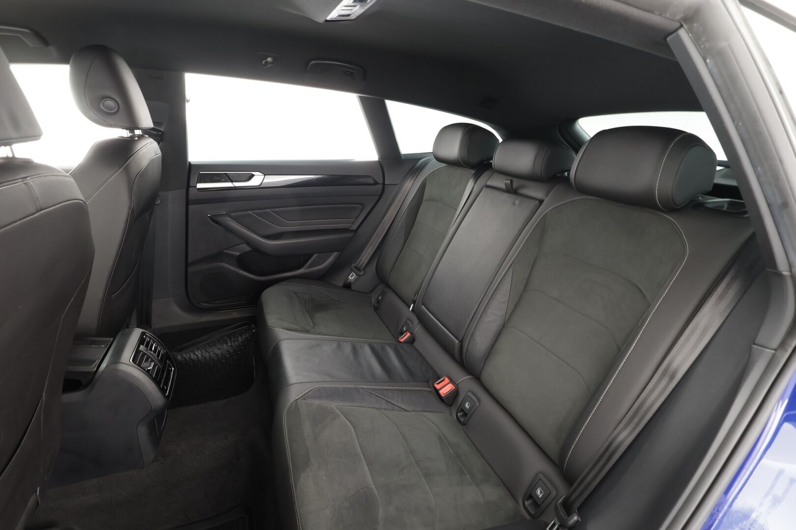 Volkswagen Arteon 2023 Shooting Brake R-Line Business eHybrid 160 kW DSG - | ACC | HUD | Digimittari | P.kamera | Webasto | Koukku | LED | Navi | 1.Om Suomi-auto | Akku kuntotarkastettu SoH 97,3% | Kahdet renkaat aluvanteilla | Merkkihuollettu |