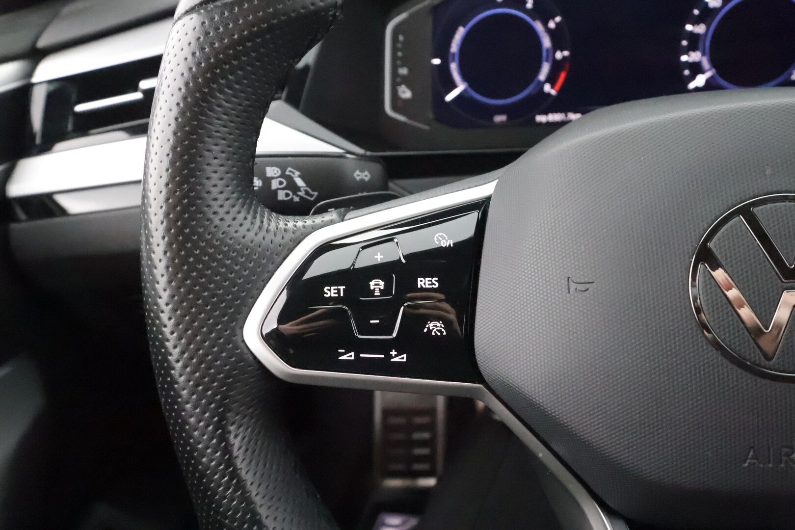 Volkswagen Arteon 2023 Shooting Brake R-Line Business eHybrid 160 kW DSG * ACC / HUD / Digimittari / P.kamera / Webasto / Koukku / LED / Navi * - 1.Om Suomi-auto / Akku kuntotarkastettu SoH 97,3% / Kahdet renkaat aluvanteilla / Merkkihuollettu - HULLUT AVAJAISHULINAT KORKOTARJOUS 3,29 %