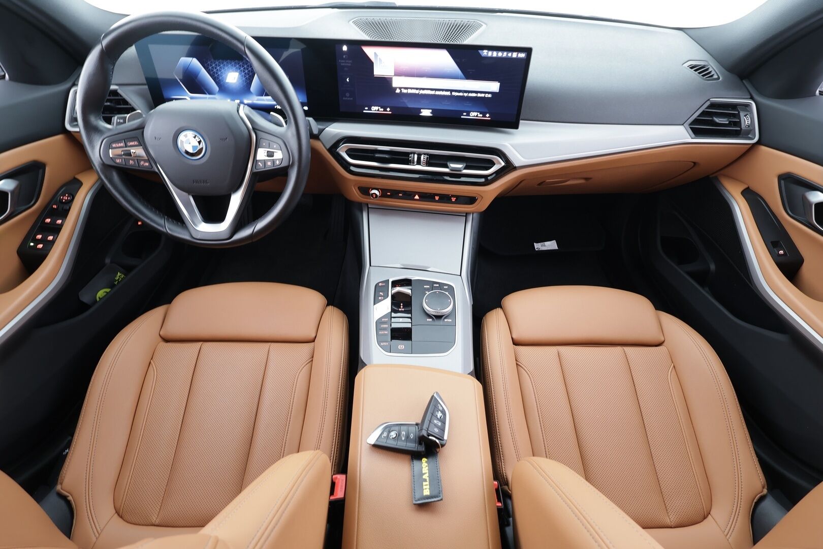 BMW 330 2023 G21 Touring 330e xDrive A Charged Edition * Nahkasisusta / Widescreen / Koukku / P.kamera / Sporttipenkit / LED * - 2X Renkaat & Vanteet - HULLUT AVAJAISHULINAT KORKOTARJOUS 3,29 %