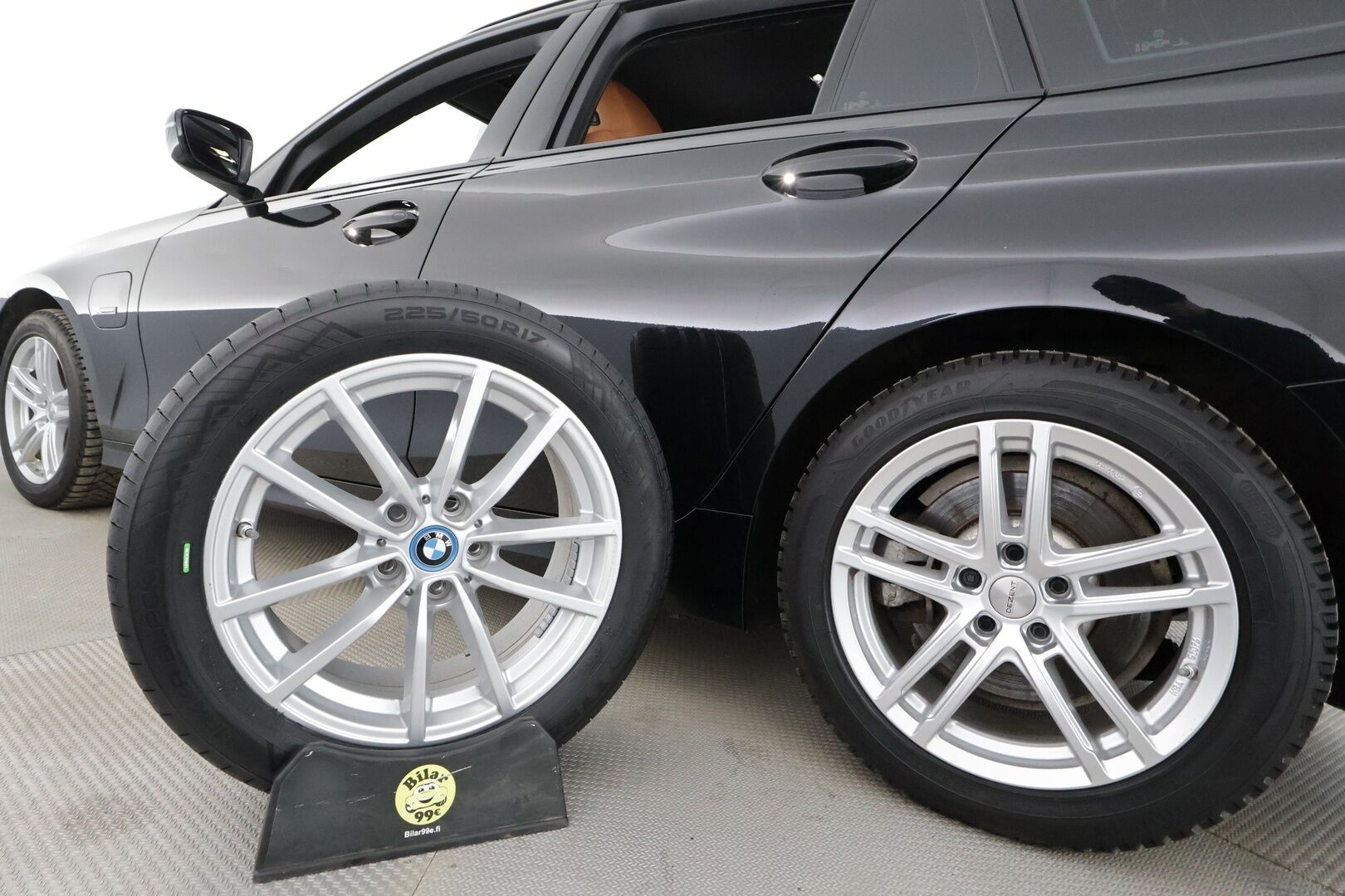 BMW 330 2023 G21 Touring 330e xDrive A Charged Edition * Vakkari / Lisälämmitin / Koukku / P.kamera / Sporttinahat / LED *