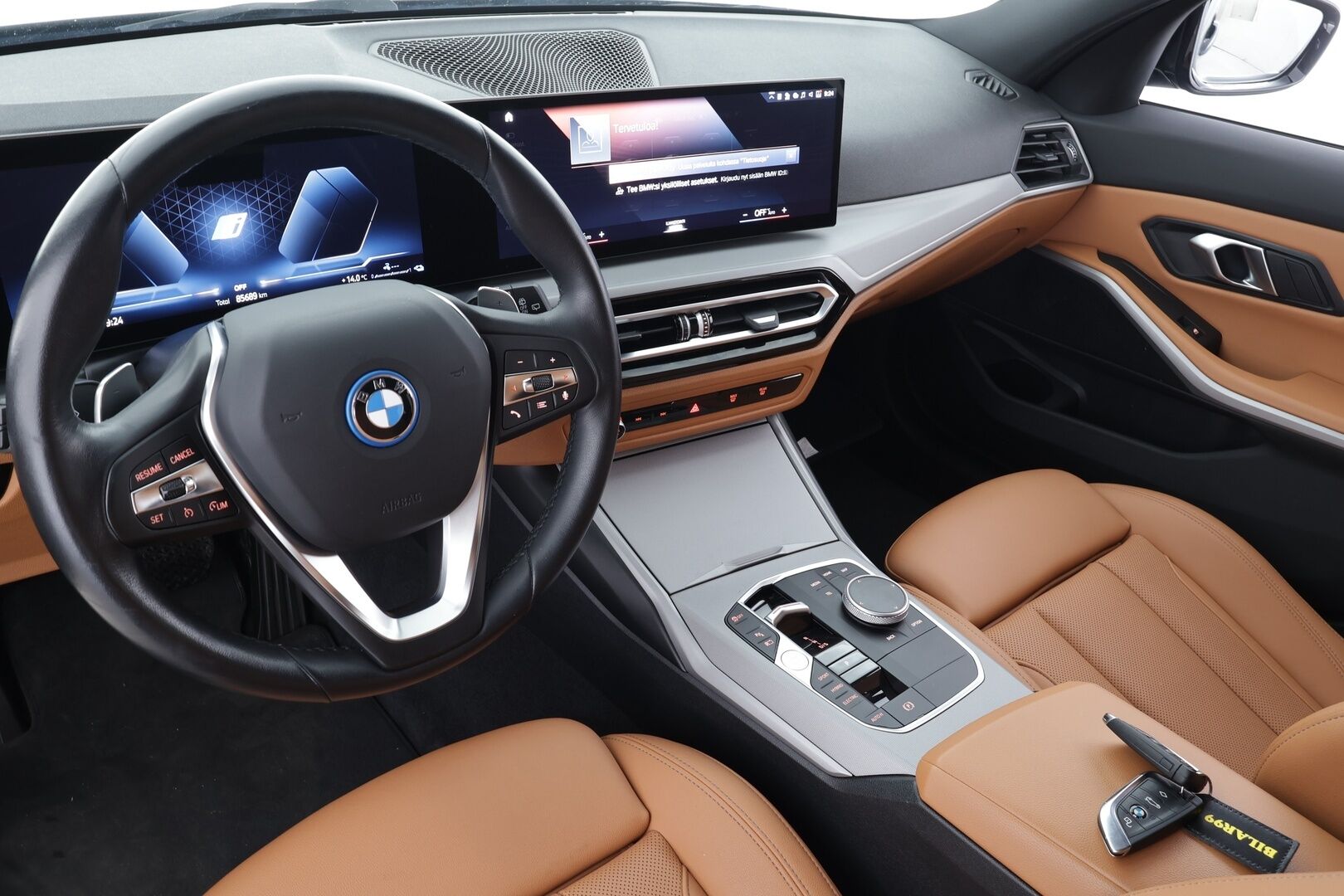 BMW 330 2023 G21 Touring 330e xDrive A Charged Edition * Nahkasisusta / Widescreen / Koukku / P.kamera / Sporttipenkit / LED * - 2X Renkaat & Vanteet - HULLUT AVAJAISHULINAT KORKOTARJOUS 3,29 %