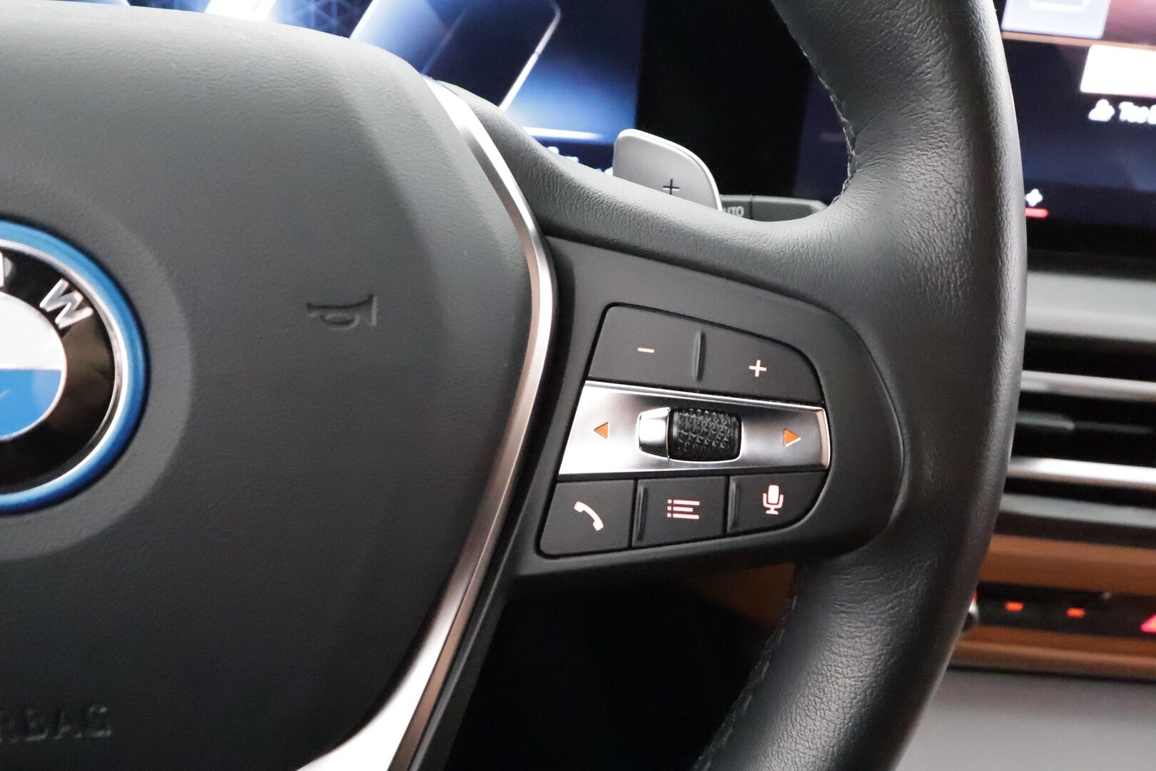 BMW 330 2023 G21 Touring 330e xDrive A Charged Edition * Nahkasisusta / Widescreen / Koukku / P.kamera / Sporttipenkit / LED * - 2X Renkaat & Vanteet - HULLUT AVAJAISHULINAT KORKOTARJOUS 3,29 %