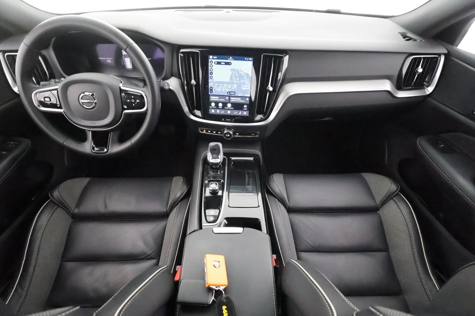 Volvo V60 2023 T6 AWD Long Range Plus Dark aut - | Koukku | ACC | Full-LED | P.Kamera | Sporttipenkit Muistilla | Navi | Kaistavahti | Keyless | HP Audio | 1-om Suomi-auto | 2x Latauskaapelit | Kahdet renkaat | Merkkihuollot |