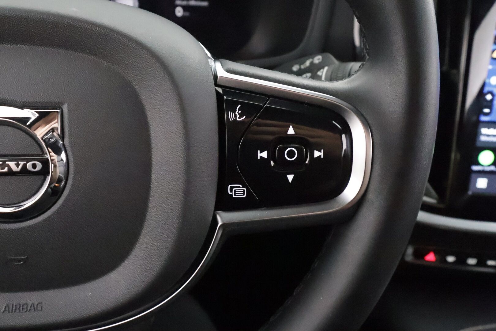 Volvo V60 2023 T6 AWD Long Range Plus Dark aut - | Koukku | ACC | Full-LED | P.Kamera | Sporttipenkit Muistilla | Navi | Kaistavahti | Keyless | HP Audio | 1-om Suomi-auto | 2x Latauskaapelit | Kahdet renkaat | Merkkihuollot |