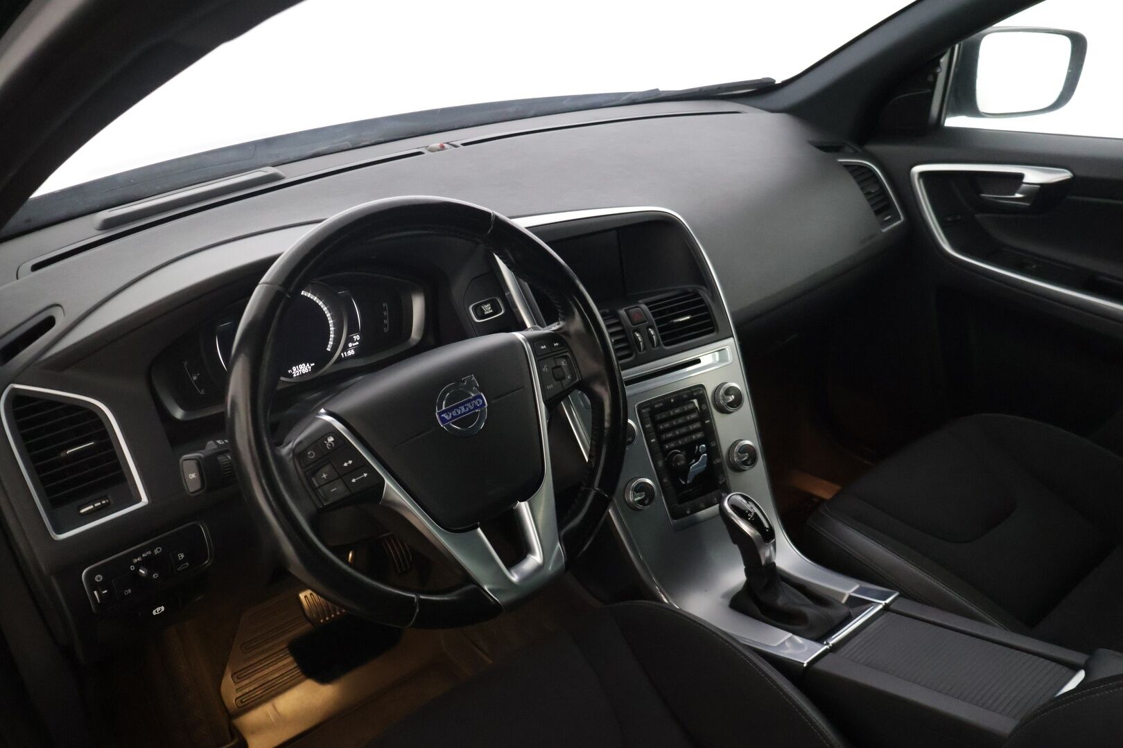 Volvo XC60 2017 D4 AWD Classic Summum aut - | ACC | Webasto | Koukku | BLIS | P. Tutka | Ratinlämmitin | Puolinahat | Xenon | 2x Renkaat ja Vanteet | Ratinlämmitin | Jakohihna vaihdettu 152tkm 2/24 |