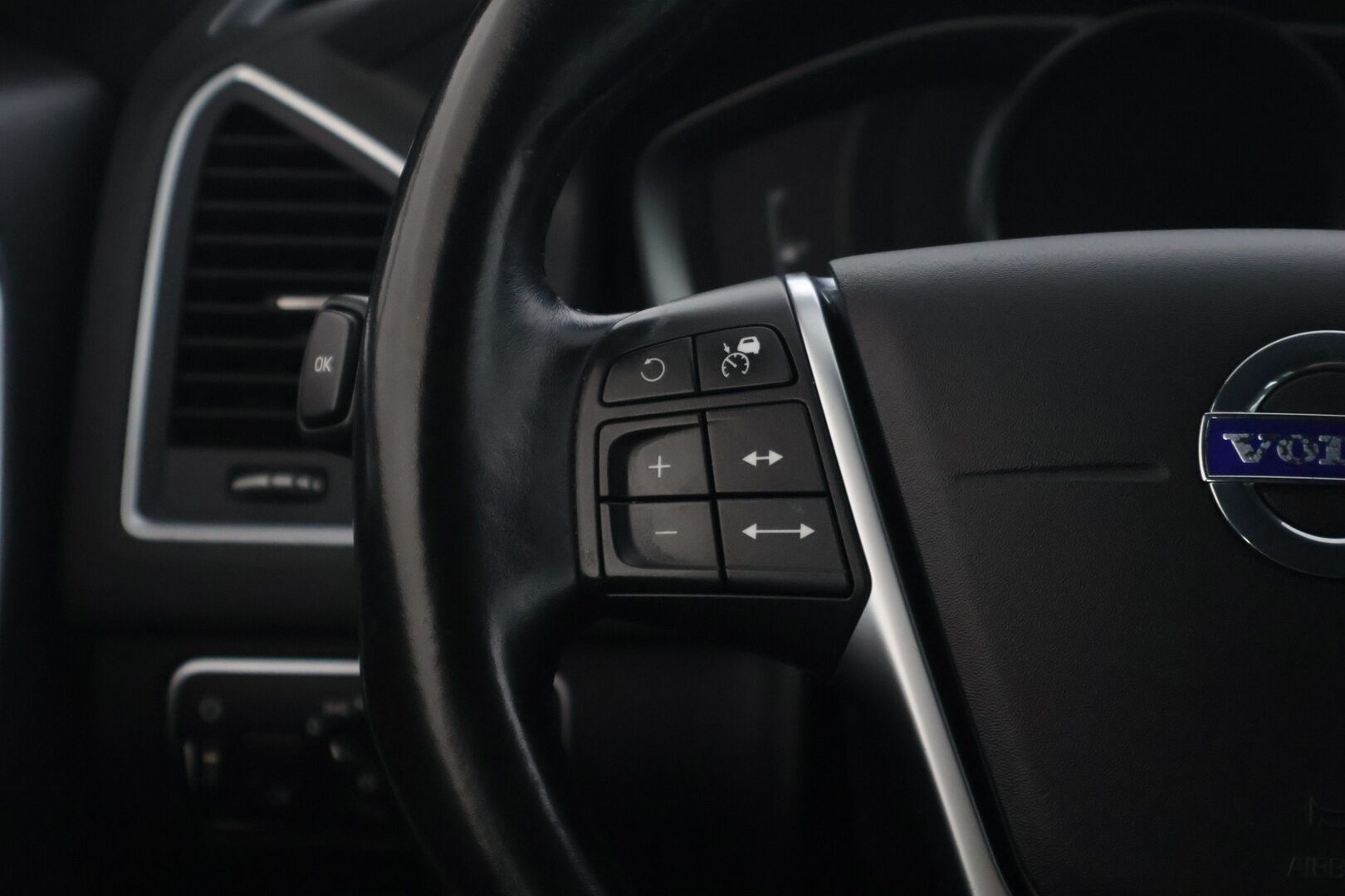Volvo XC60 2017 D4 AWD Classic Summum aut - | ACC | Webasto | Koukku | BLIS | P. Tutka | Ratinlämmitin | Puolinahat | Xenon | 2x Renkaat ja Vanteet | Ratinlämmitin | Jakohihna vaihdettu 152tkm 2/24 |