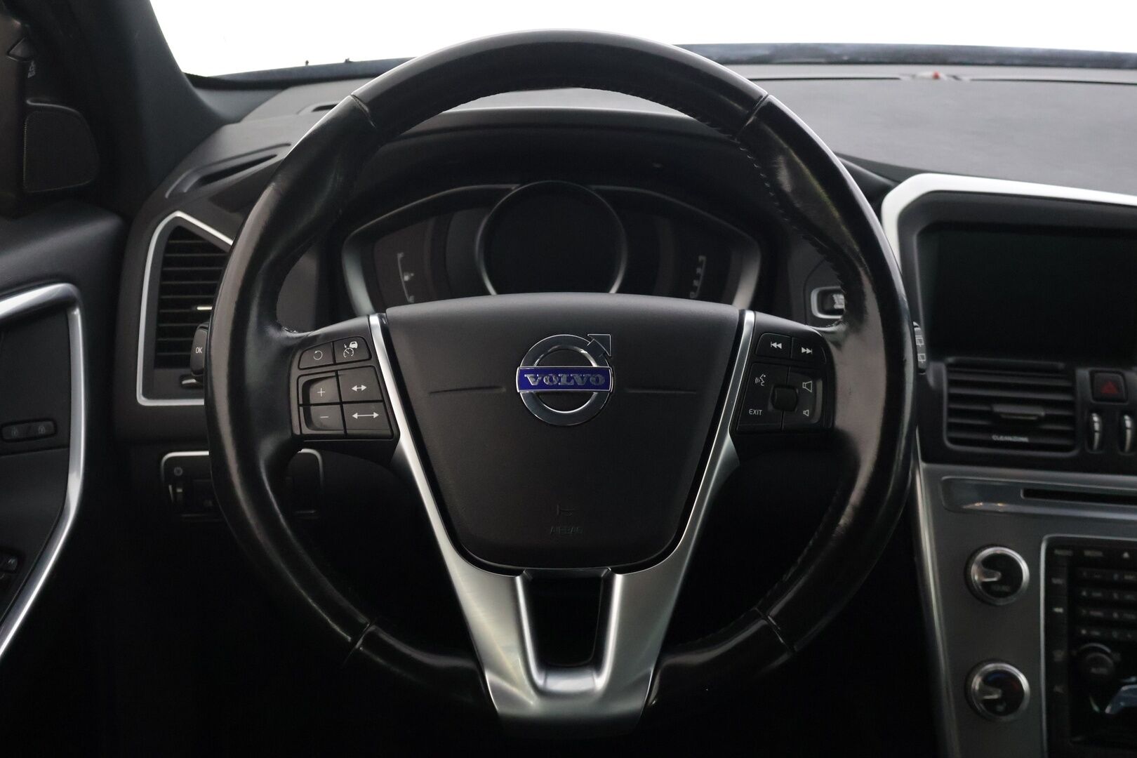 Volvo XC60 2017 D4 AWD Classic Summum aut - | ACC | Webasto | Koukku | BLIS | P. Tutka | Ratinlämmitin | Puolinahat | Xenon | 2x Renkaat ja Vanteet | Ratinlämmitin | Jakohihna vaihdettu 152tkm 2/24 |