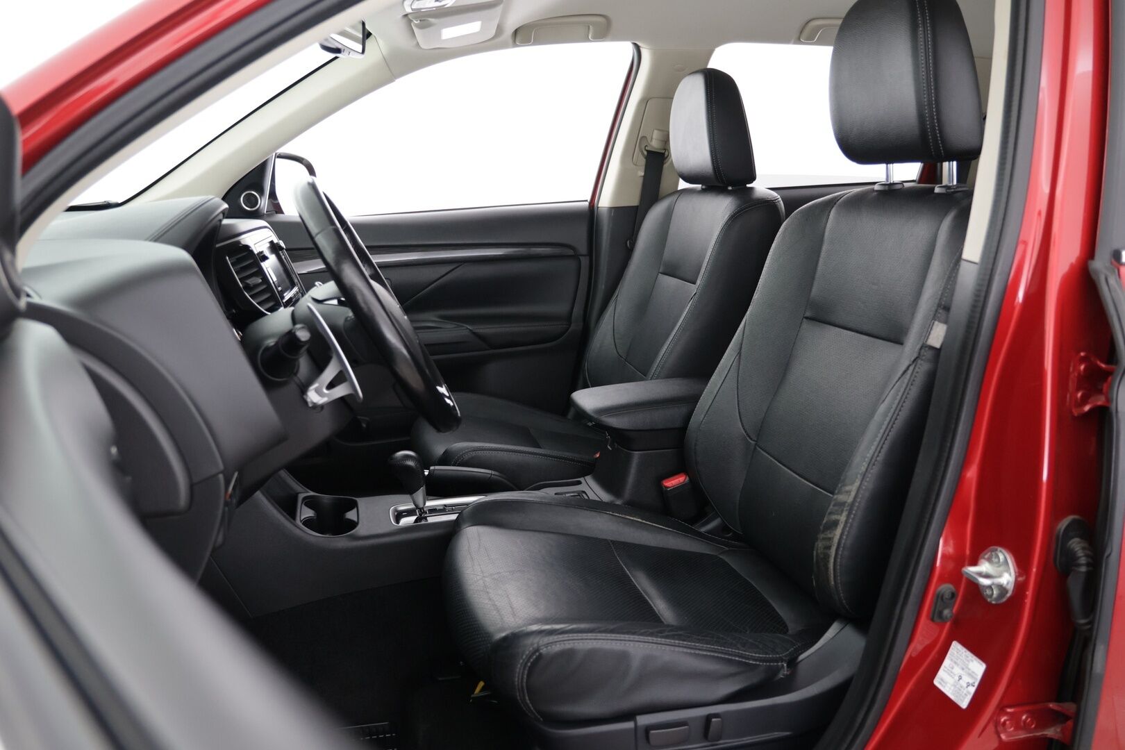 Mitsubishi Outlander 2016 2,0 MIVEC Instyle NAVI CVT 4WD 7P Business - | Vakkari | 7-paikkainen | Rehti bensa | Nahkasisusta | Navi | Bluetooth | Koukku