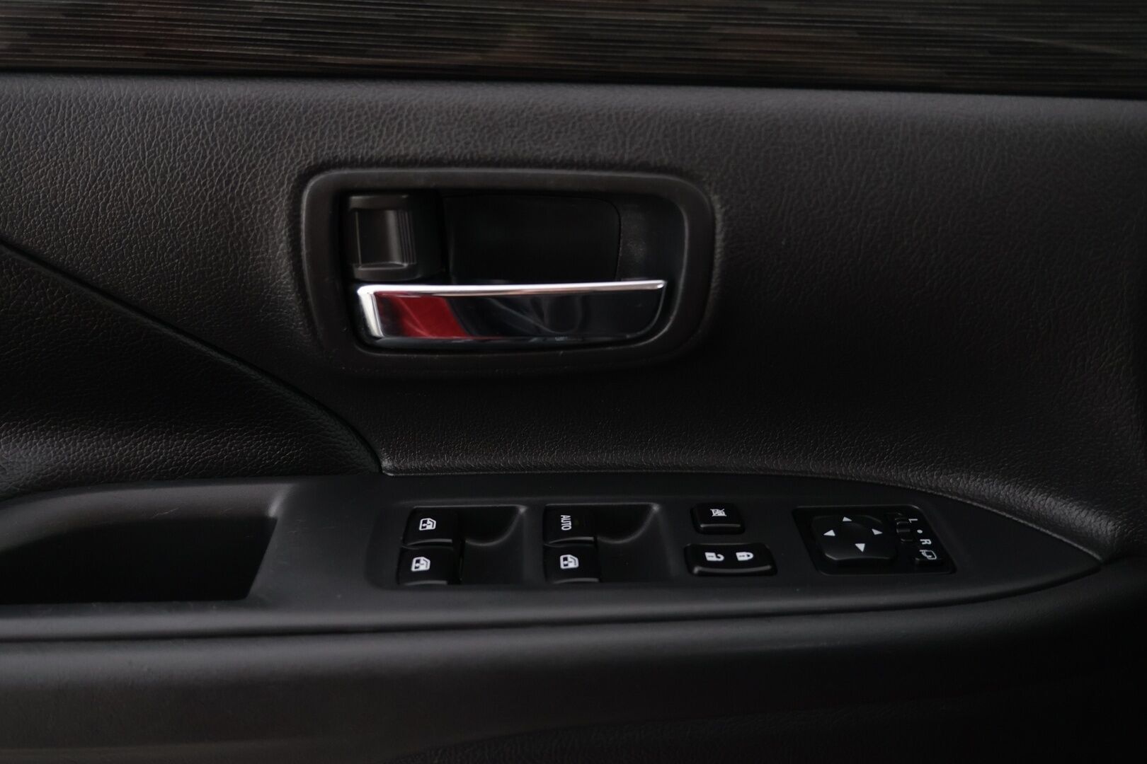 Mitsubishi Outlander 2016 2,0 MIVEC Instyle NAVI CVT 4WD 7P Business - | Vakkari | 7-paikkainen | Rehti bensa | Nahkasisusta | Navi | Bluetooth | Koukku