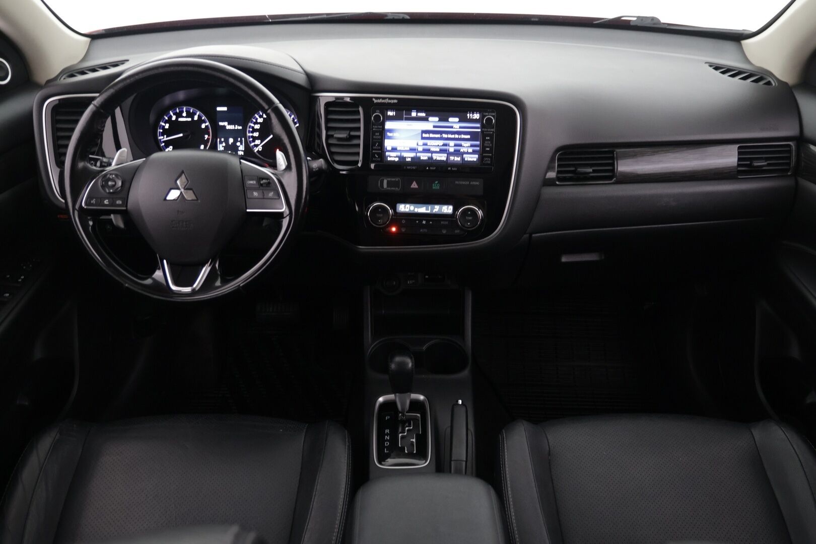 Mitsubishi Outlander 2016 2,0 MIVEC Instyle NAVI CVT 4WD 7P Business - | Vakkari | 7-paikkainen | Rehti bensa | Nahkasisusta | Navi | Bluetooth | Koukku
