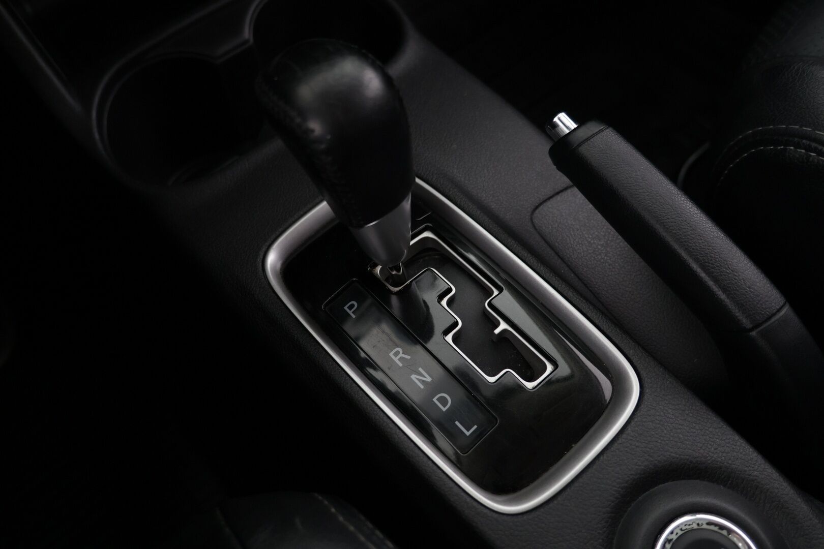 Mitsubishi Outlander 2016 2,0 MIVEC Instyle NAVI CVT 4WD 7P Business - | Vakkari | 7-paikkainen | Rehti bensa | Nahkasisusta | Navi | Bluetooth | Koukku