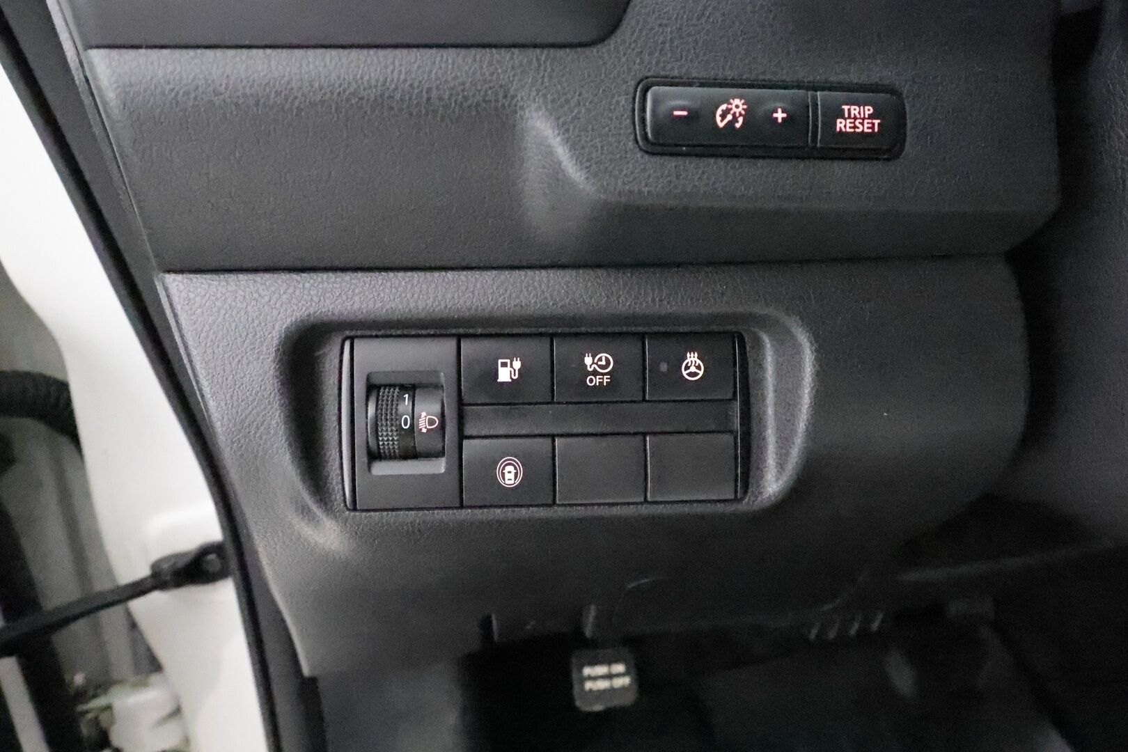 Nissan Leaf 2023 e+ N-Connecta 62 kWh - 1Om Suomiauto / Adapt.Vakkari / 360-Kamera / KeylessGo / Navi / BLIS / Merkkihuollot / LED / Ratinlämmitys / 2x Hyvät renkaat aluvantein!