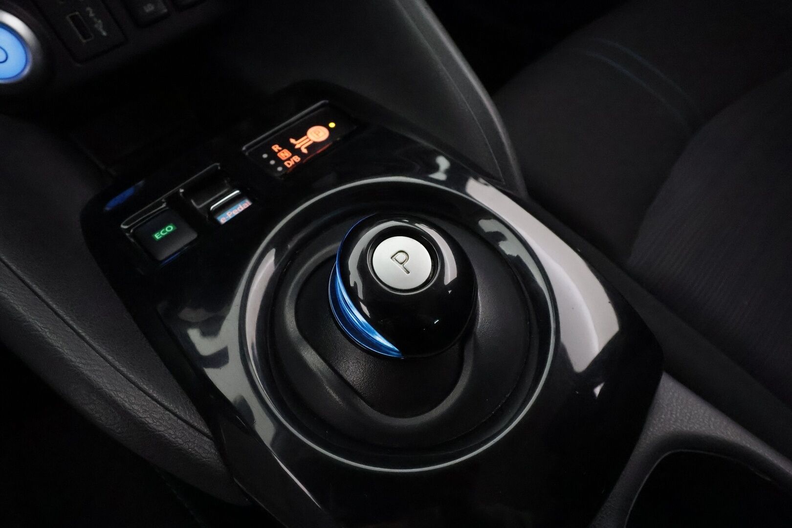 Nissan Leaf 2023 e+ N-Connecta 62 kWh - 1Om Suomiauto / Adapt.Vakkari / 360-Kamera / KeylessGo / Navi / BLIS / Merkkihuollot / LED / Ratinlämmitys / 2x Hyvät renkaat aluvantein!