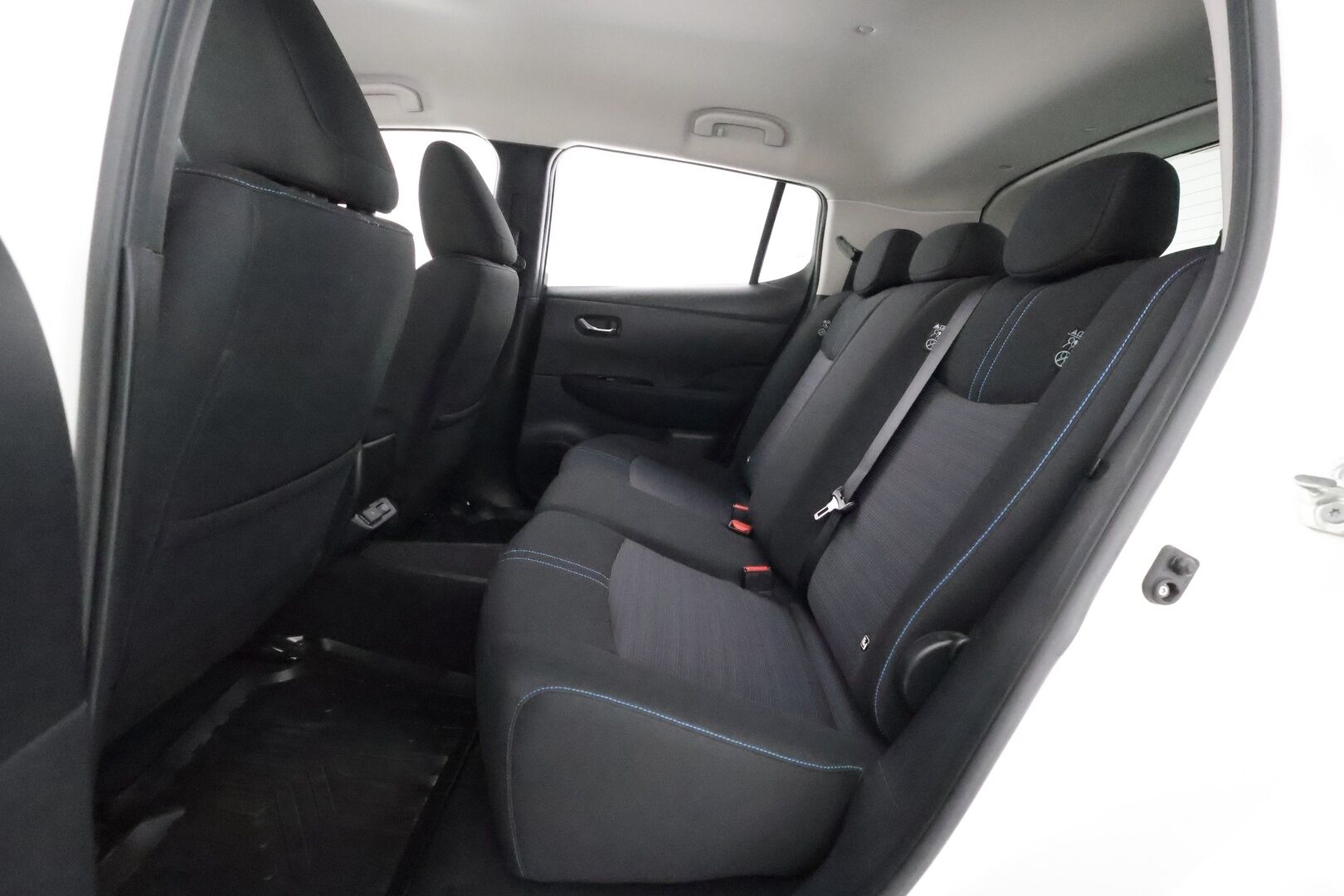Nissan Leaf 2023 e+ N-Connecta 62 kWh - 1Om Suomiauto / Adapt.Vakkari / 360-Kamera / KeylessGo / Navi / BLIS / Merkkihuollot / LED / Ratinlämmitys / 2x Hyvät renkaat aluvantein!