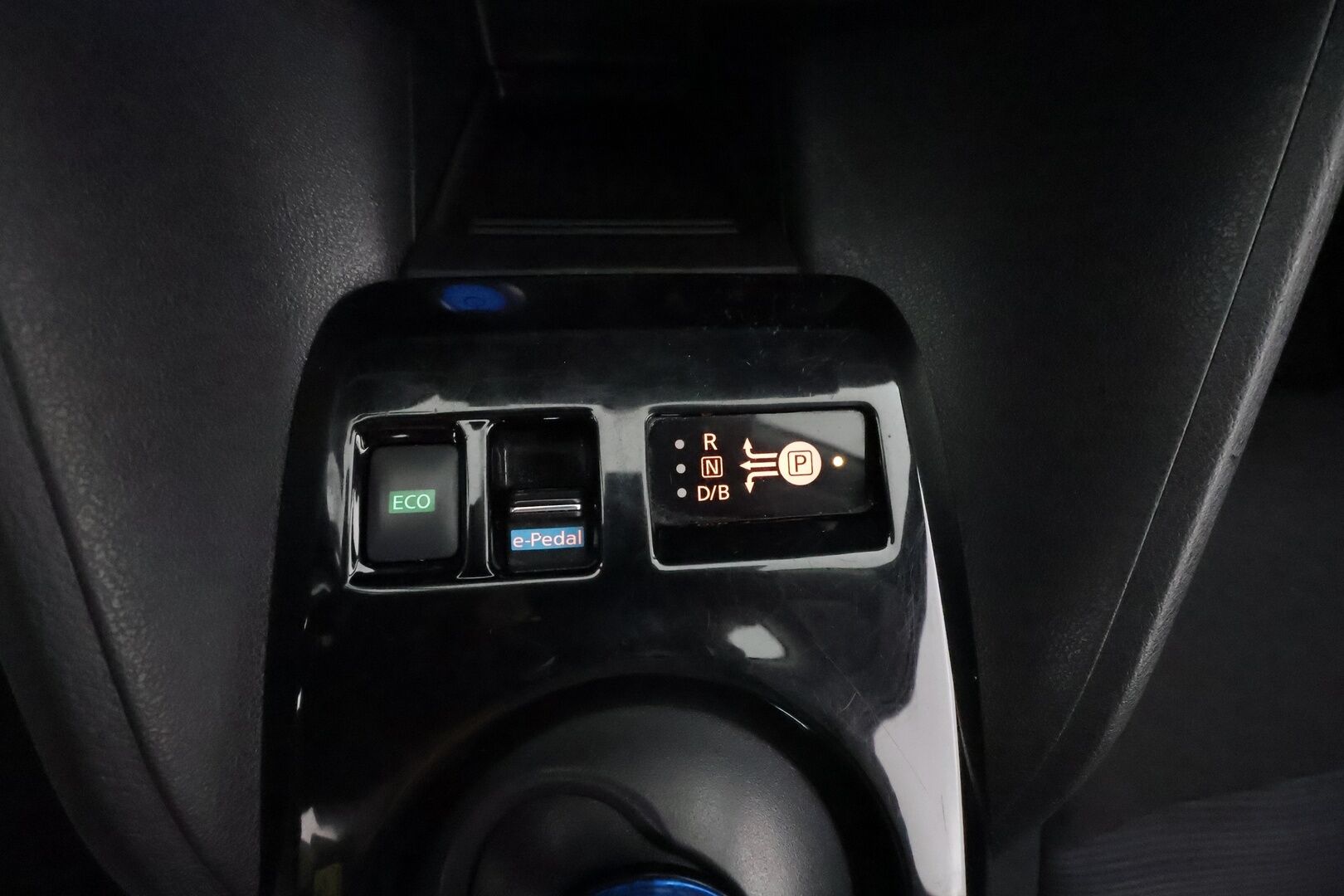 Nissan Leaf 2023 e+ N-Connecta 62 kWh - 1Om Suomiauto / Adapt.Vakkari / 360-Kamera / KeylessGo / Navi / BLIS / Merkkihuollot / LED / Ratinlämmitys / 2x Hyvät renkaat aluvantein!