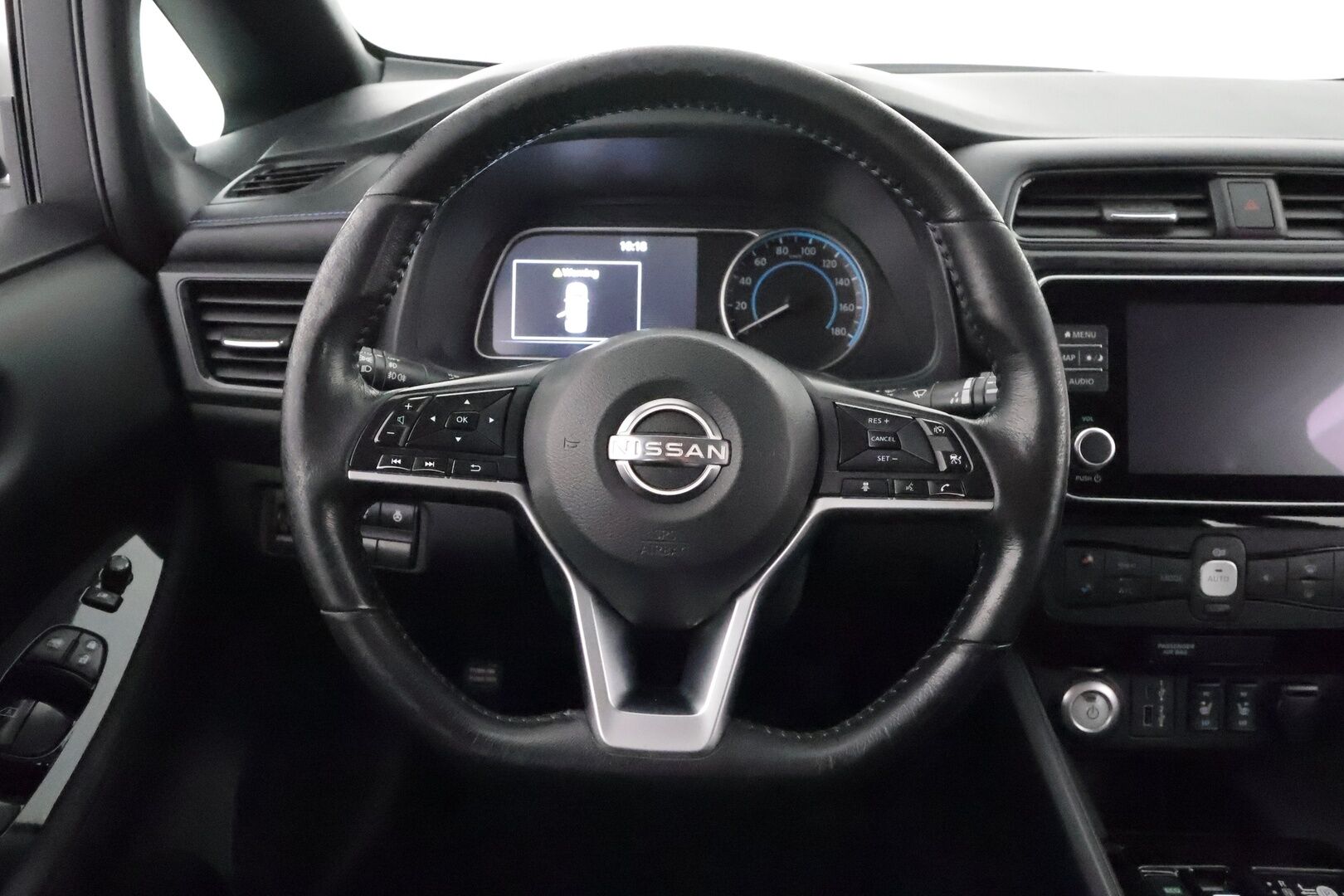 Nissan Leaf 2023 e+ N-Connecta 62 kWh - 1Om Suomiauto / Adapt.Vakkari / 360-Kamera / KeylessGo / Navi / BLIS / Merkkihuollot / LED / Ratinlämmitys / 2x Hyvät renkaat aluvantein!