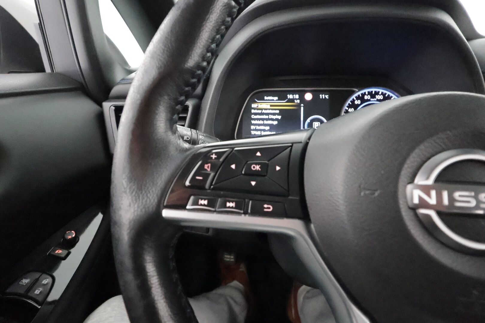 Nissan Leaf 2023 e+ N-Connecta 62 kWh - 1Om Suomiauto / Adapt.Vakkari / 360-Kamera / KeylessGo / Navi / BLIS / Merkkihuollot / LED / Ratinlämmitys / 2x Hyvät renkaat aluvantein!