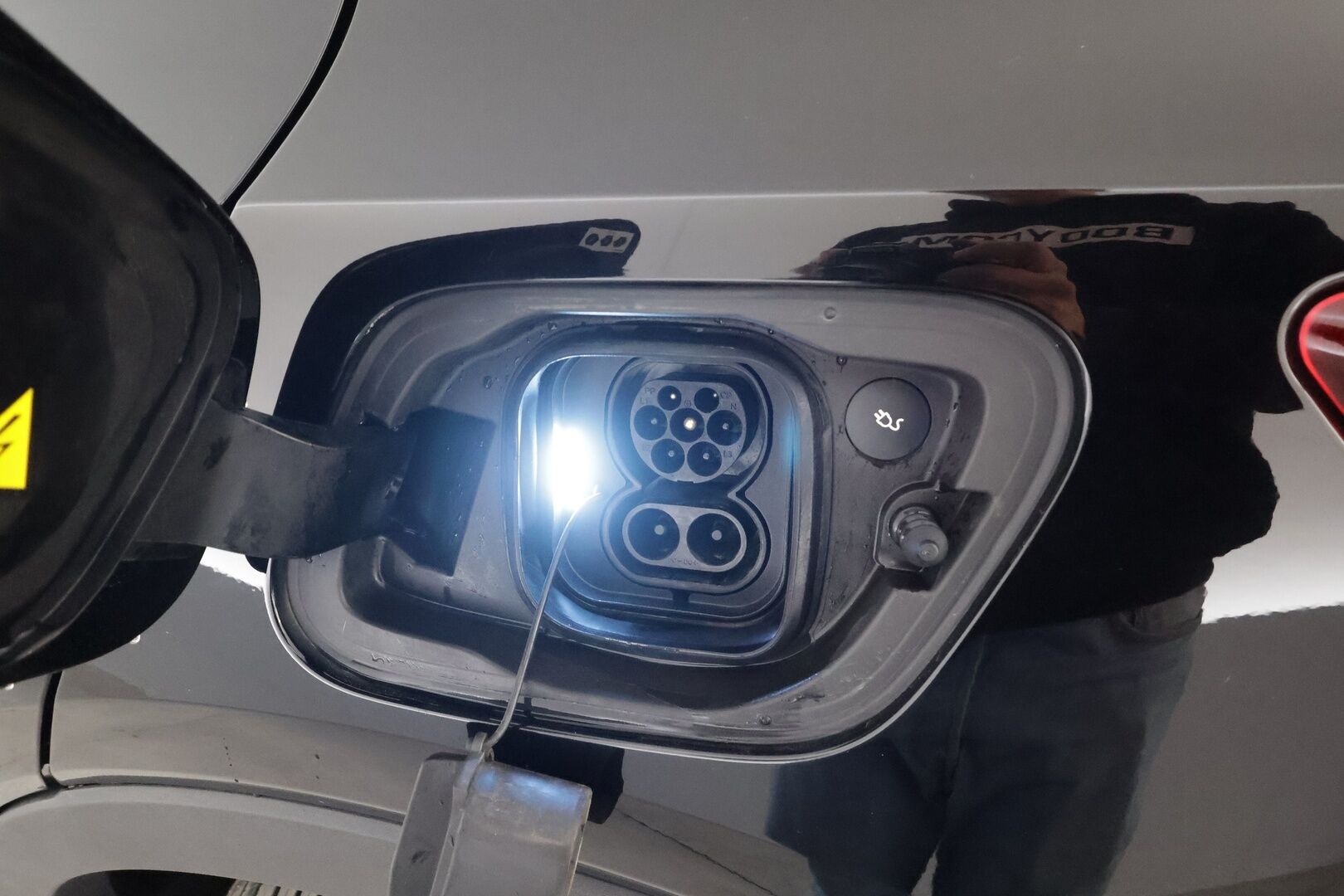Volvo XC40 2023 Recharge Single Plus aut - | ACC | ILP | Koukku | BLIS | Muistipenkki | P.Kamera | Navi / LED | Keyless | Ratinlämmitin | 1.Om Suomi-auto | Kahdet renkaat aluvanteilla | Merkkihuollettu |