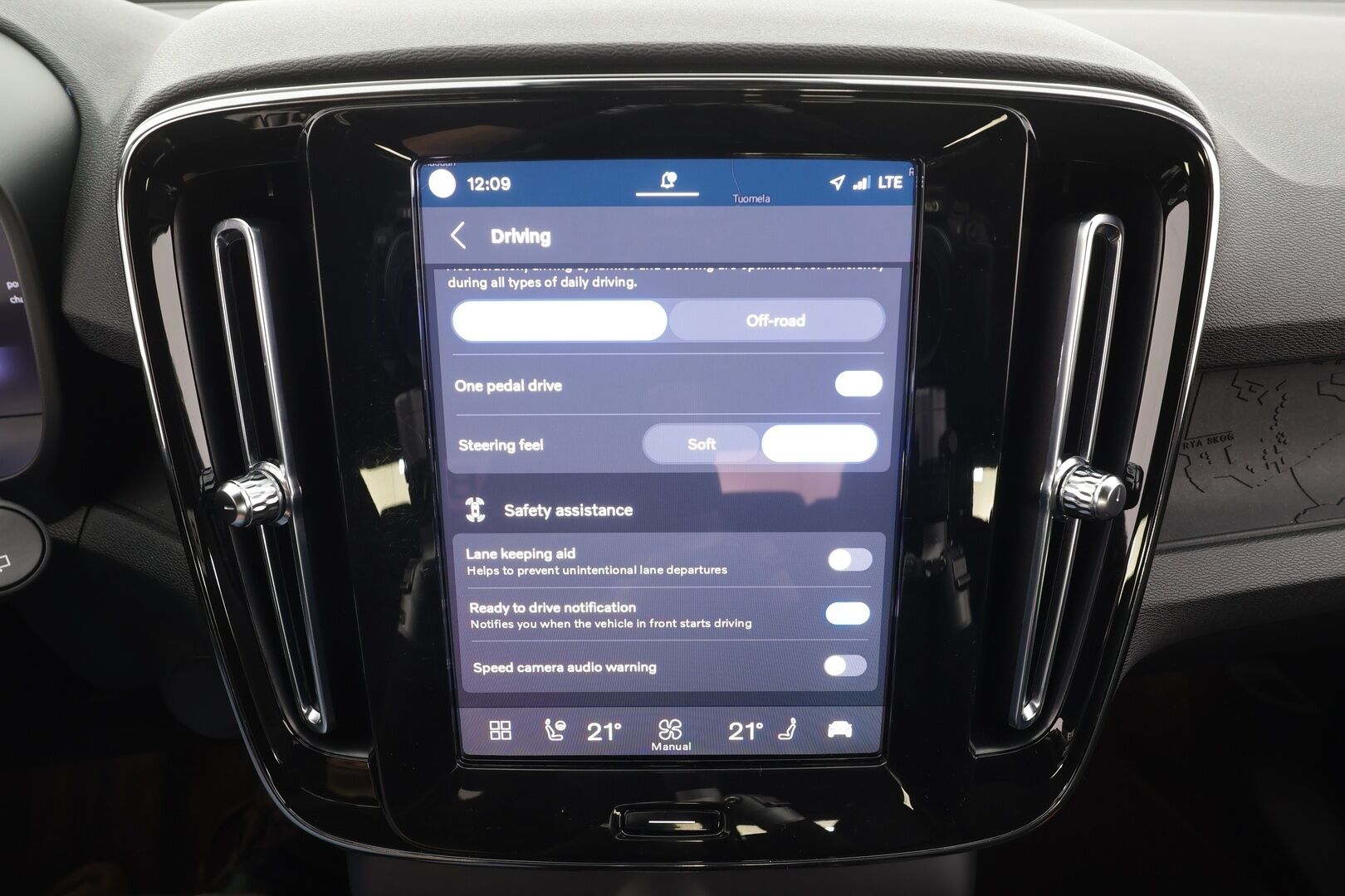 Volvo XC40 2023 Recharge Single Plus aut - | ACC | ILP | Koukku | BLIS | Muistipenkki | P.Kamera | Navi / LED | Keyless | Ratinlämmitin | 1.Om Suomi-auto | Kahdet renkaat aluvanteilla | Merkkihuollettu |