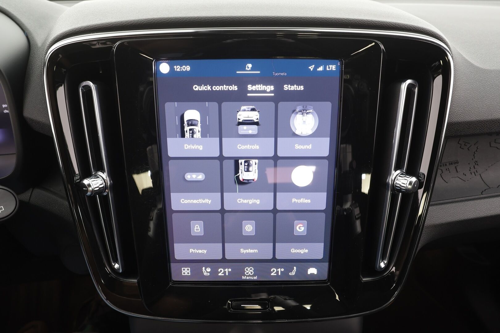 Volvo XC40 2023 Recharge Single Plus aut - | ACC | ILP | Koukku | BLIS | Muistipenkki | P.Kamera | Navi / LED | Keyless | Ratinlämmitin | 1.Om Suomi-auto | Kahdet renkaat aluvanteilla | Merkkihuollettu |