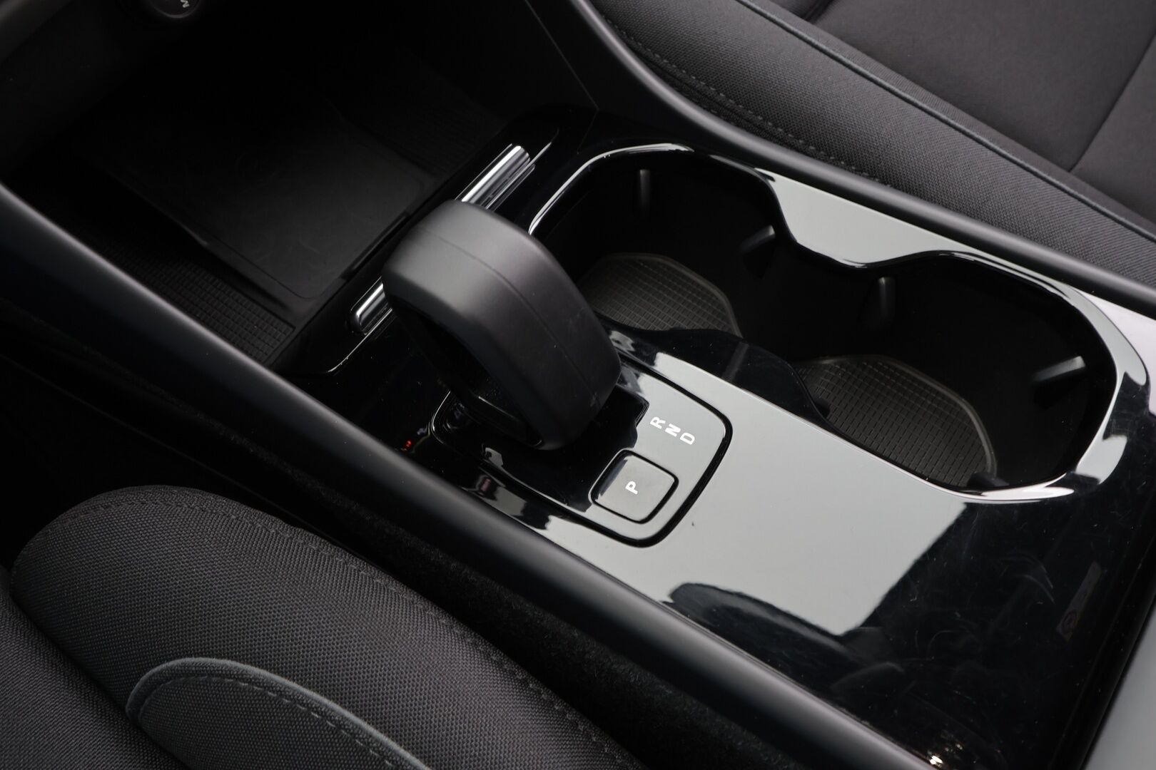 Volvo XC40 2023 Recharge Single Plus aut - | ACC | ILP | Koukku | BLIS | Muistipenkki | P.Kamera | Navi / LED | Keyless | Ratinlämmitin | 1.Om Suomi-auto | Kahdet renkaat aluvanteilla | Merkkihuollettu |