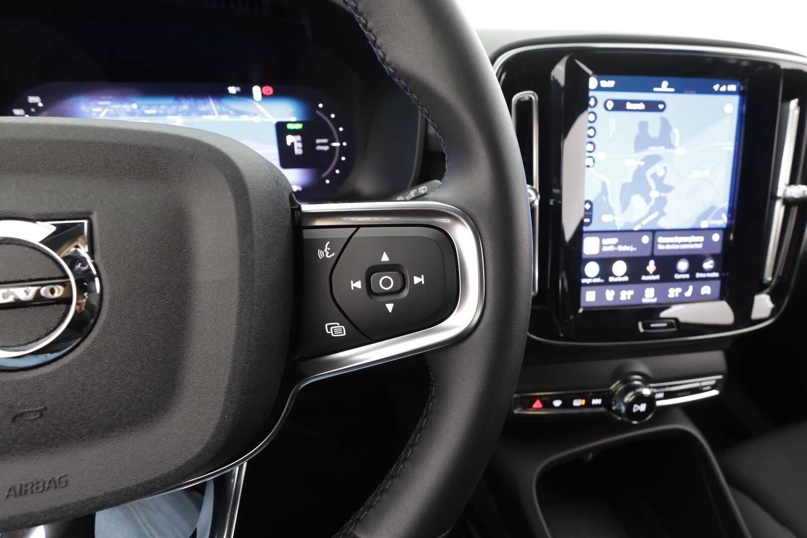 Volvo XC40 2023 Recharge Single Plus aut - | ACC | ILP | Koukku | BLIS | Muistipenkki | P.Kamera | Navi / LED | Keyless | Ratinlämmitin | 1.Om Suomi-auto | Kahdet renkaat aluvanteilla | Merkkihuollettu |