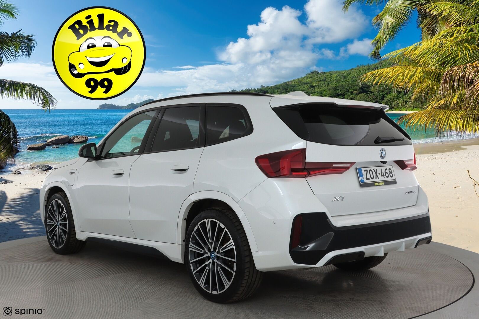 BMW X1 2023 U11 30e xDrive Charged Edition M Sport **Koukku / P.kamera / LED-valot / Harman/Kardon / Hierova Sportpenkki Muistilla** - 3,99 % KORKOTARJOUS TÄHÄN AUTOON - 1-om Suomi-auto / 2x Latauskaapelit / Kahdet Renkaat