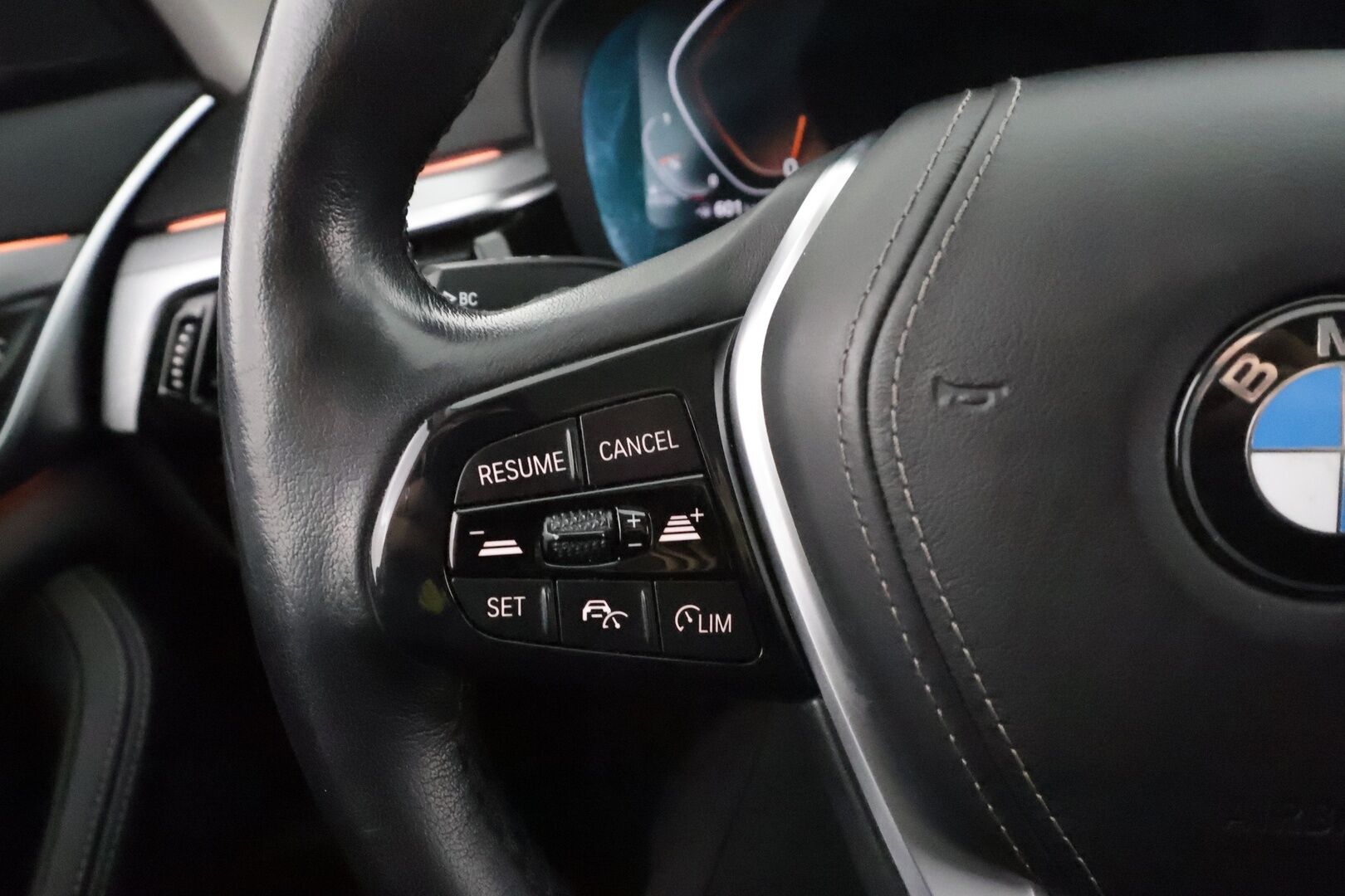 BMW 520 2023 G31 Touring 520d A xDrive MHEV * Webasto / Koukku / ACC / Adapt.LED / P.kamera / Sportnahat * - 1-om Suomi-auto / Kahdet renkaat aluvanteilla / Merkkihuollot