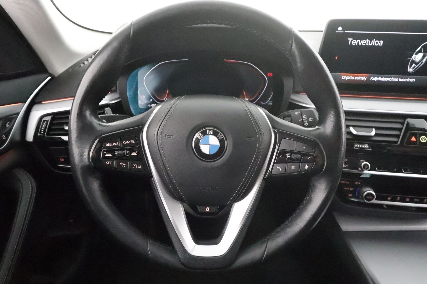 BMW 520 2023 G31 Touring 520d A xDrive MHEV * Webasto / Koukku / ACC / Adapt.LED / P.kamera / Sportnahat * - 1-om Suomi-auto / Kahdet renkaat aluvanteilla / Merkkihuollot