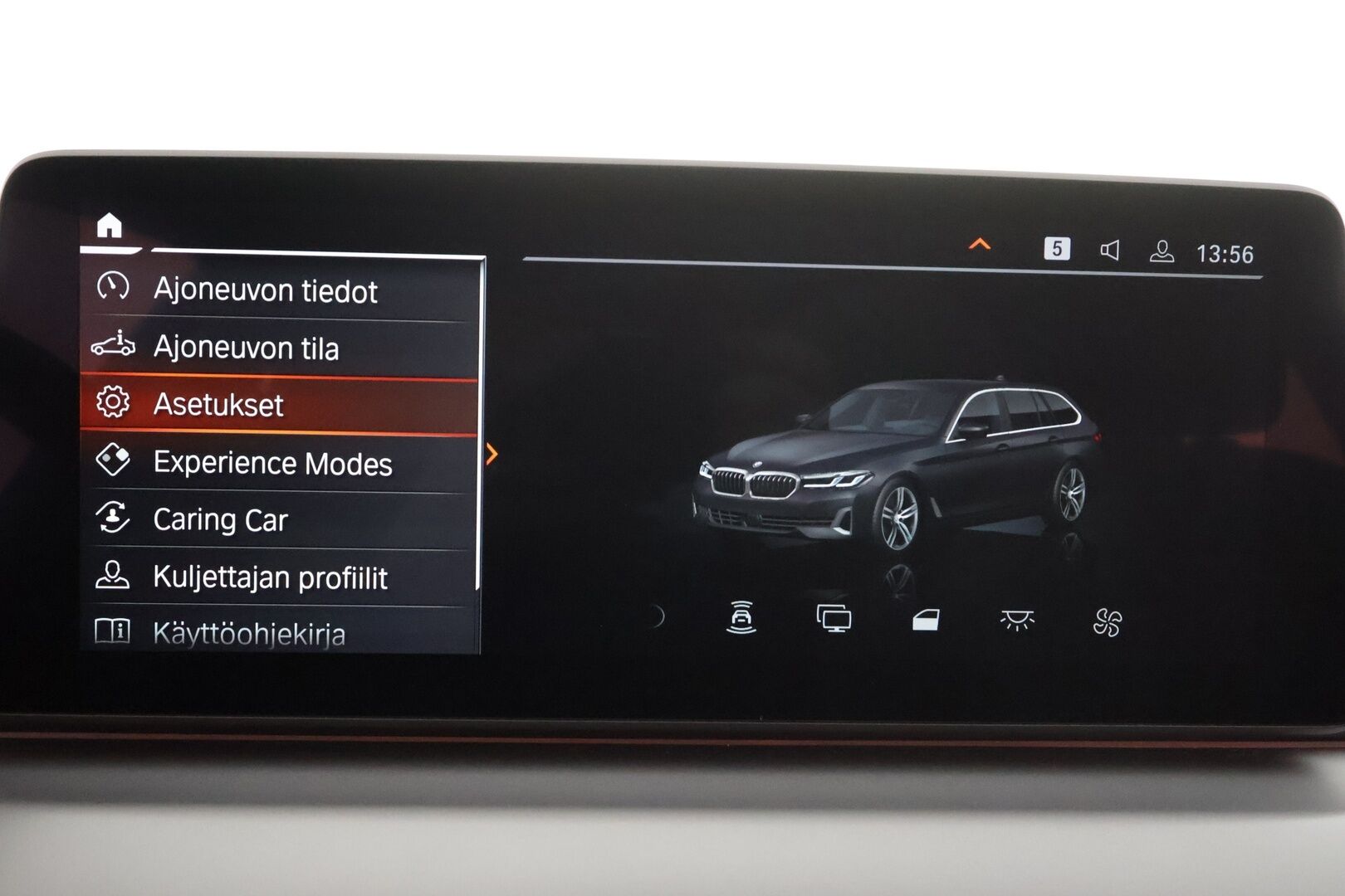 BMW 520 2023 G31 Touring 520d A xDrive MHEV * Webasto / Koukku / ACC / Adapt.LED / P.kamera / Sportnahat * - 1-om Suomi-auto / Kahdet renkaat aluvanteilla / Merkkihuollot