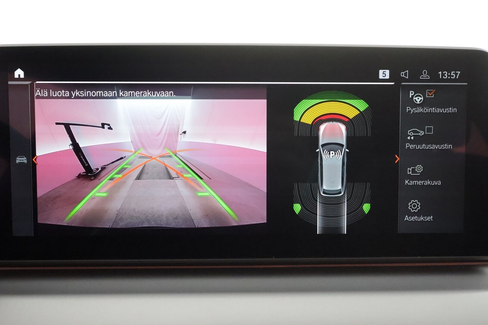 BMW 520 2023 G31 Touring 520d A xDrive MHEV * Webasto / Koukku / ACC / Adapt.LED / P.kamera / Sportnahat * - 1-om Suomi-auto / Kahdet renkaat aluvanteilla / Merkkihuollot