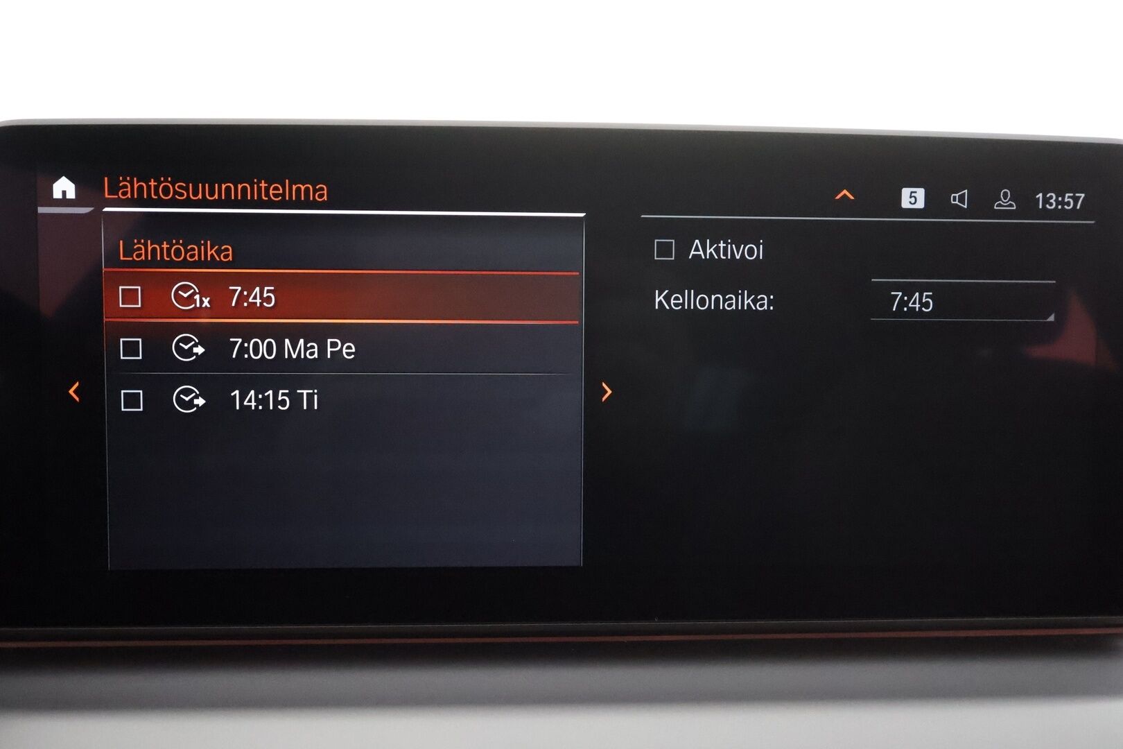 BMW 520 2023 G31 Touring 520d A xDrive MHEV * Webasto / Koukku / ACC / Adapt.LED / P.kamera / Sportnahat * - 1-om Suomi-auto / Kahdet renkaat aluvanteilla / Merkkihuollot