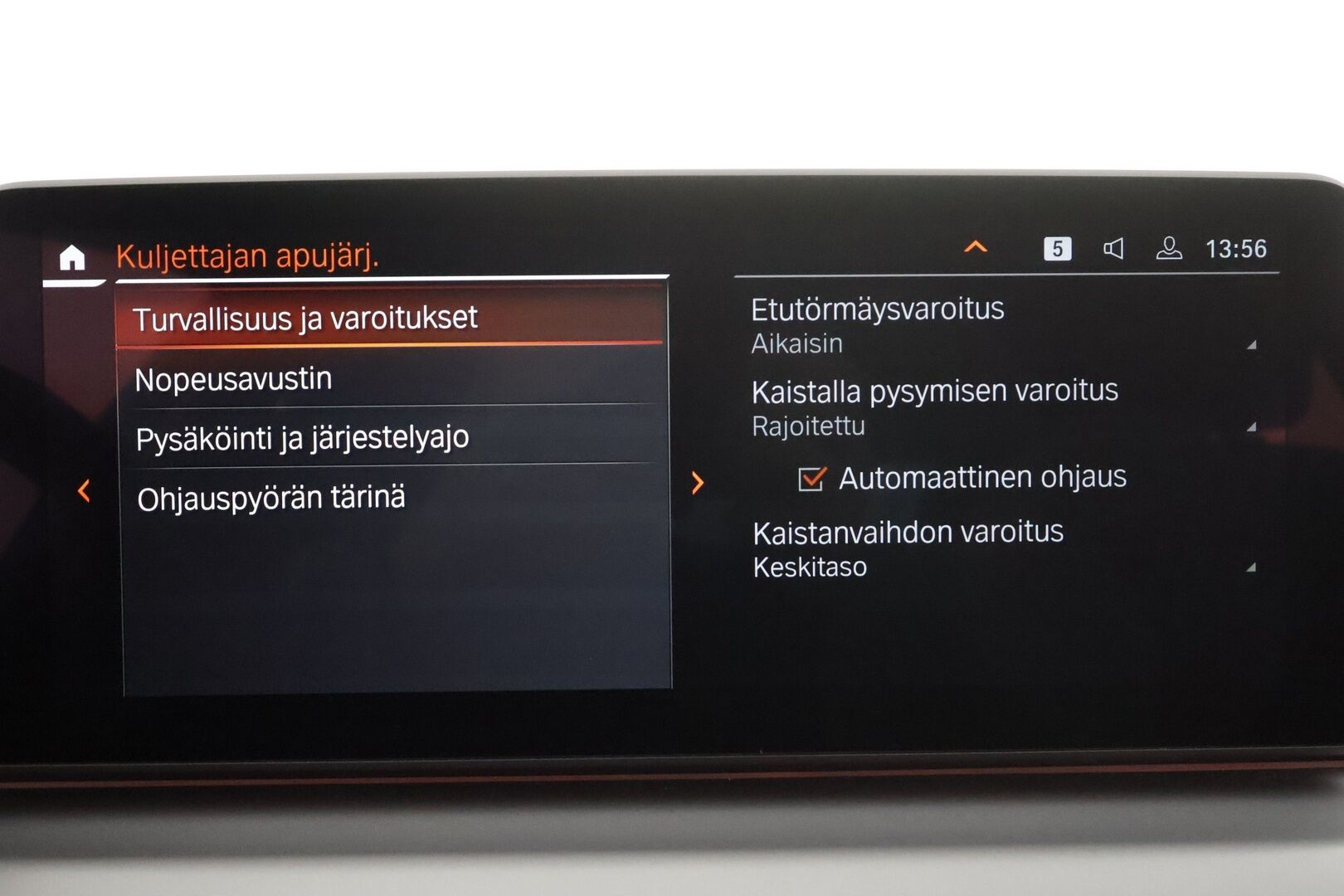 BMW 520 2023 G31 Touring 520d A xDrive MHEV * Webasto / Koukku / ACC / Adapt.LED / P.kamera / Sportnahat * - 1-om Suomi-auto / Kahdet renkaat aluvanteilla / Merkkihuollot