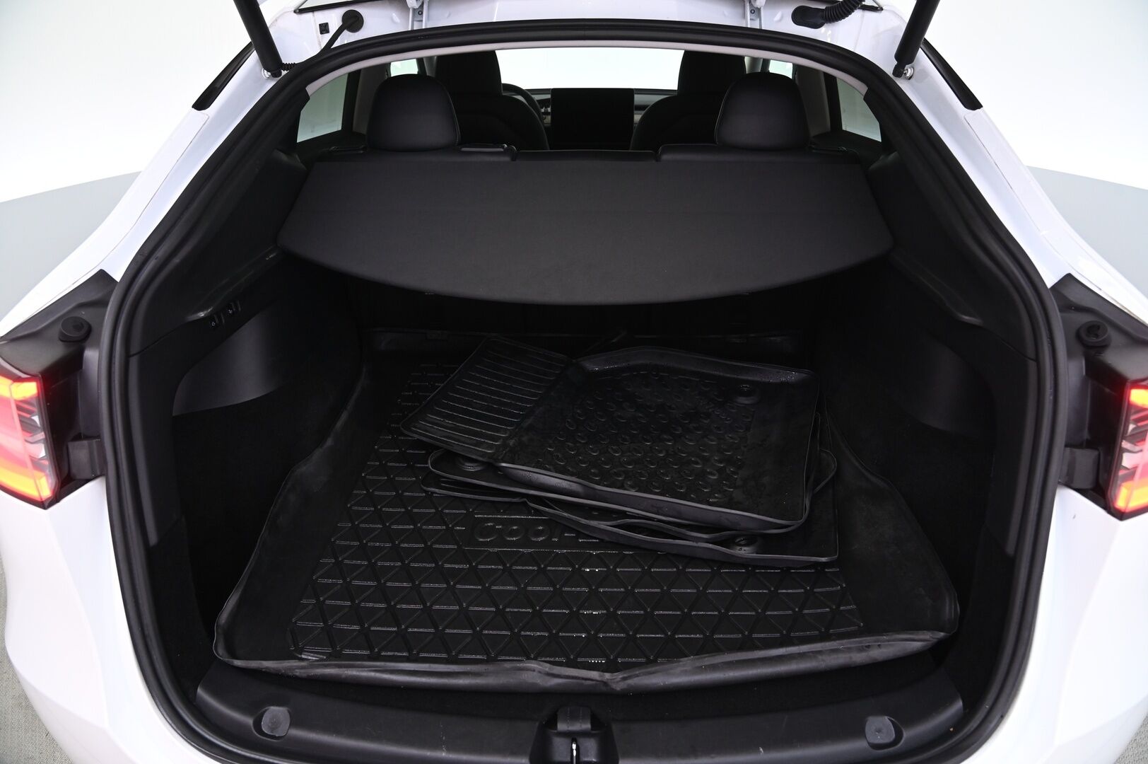 Tesla Model Y 2022 Dual Motor Long Range - Long Range - | ILP | Matrix-Led | Lasikatto | ACC | Premium audio | Sähkönahat