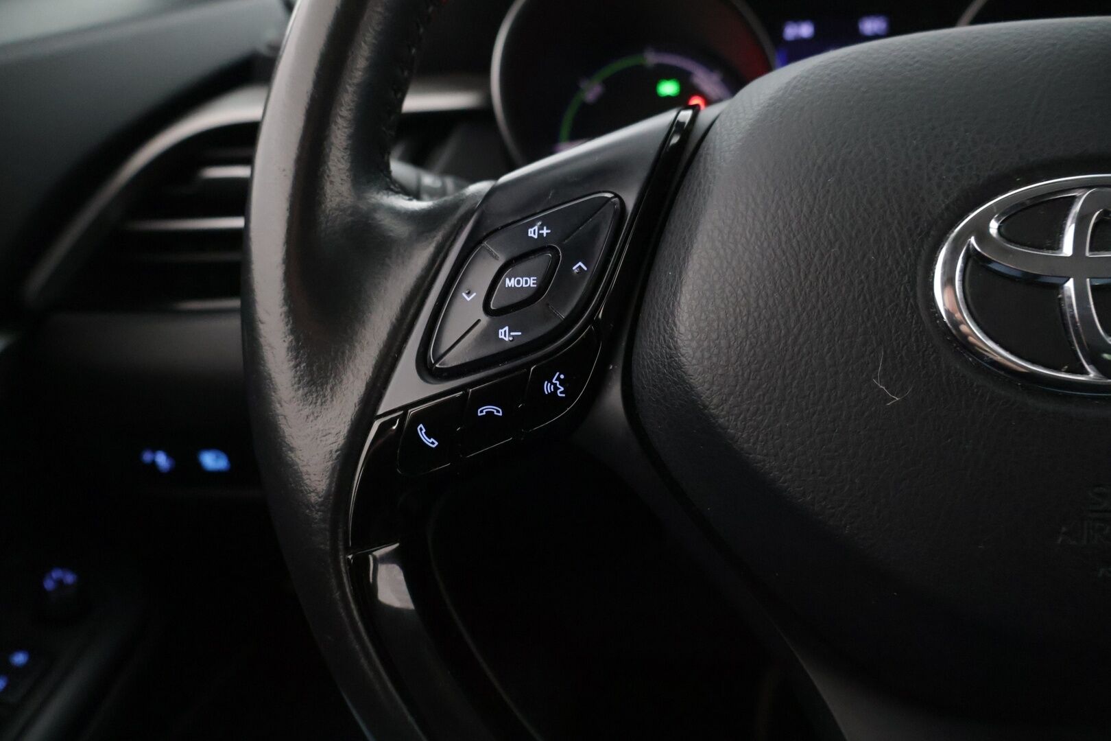 Toyota C-HR 2022 1,8 Hybrid Active * ACC / P.Kamera / LED / Kaistavahti * - Merkkihuollettu / 2x Renkaat & Vanteet / Seuraava katsastus 12/2027