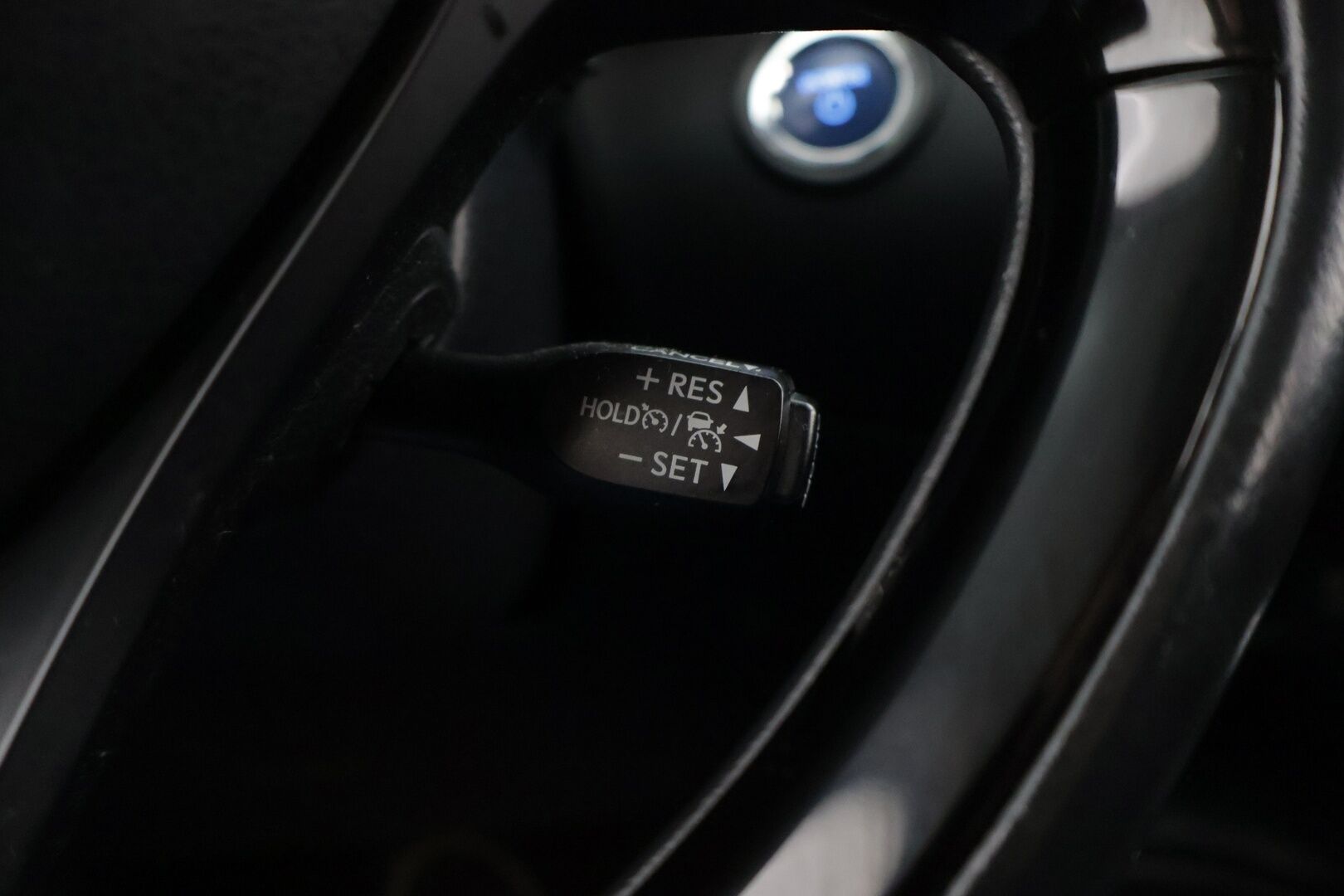 Toyota C-HR 2022 1,8 Hybrid Active * ACC / P.Kamera / LED / Kaistavahti * - Merkkihuollettu / 2x Renkaat & Vanteet / Seuraava katsastus 12/2027