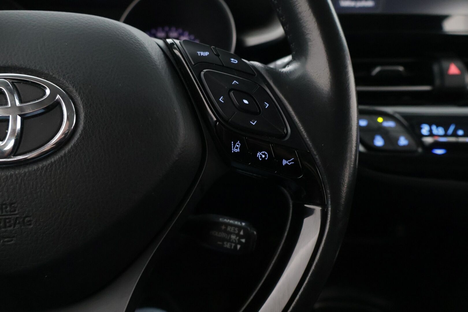 Toyota C-HR 2022 1,8 Hybrid Active * ACC / P.Kamera / LED / Kaistavahti * - Merkkihuollettu / 2x Renkaat & Vanteet / Seuraava katsastus 12/2027