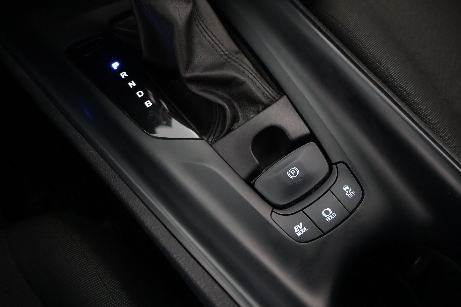 Toyota C-HR 2022 1,8 Hybrid Active * ACC / P.Kamera / LED / Kaistavahti * - Merkkihuollettu / 2x Renkaat & Vanteet / Seuraava katsastus 12/2027