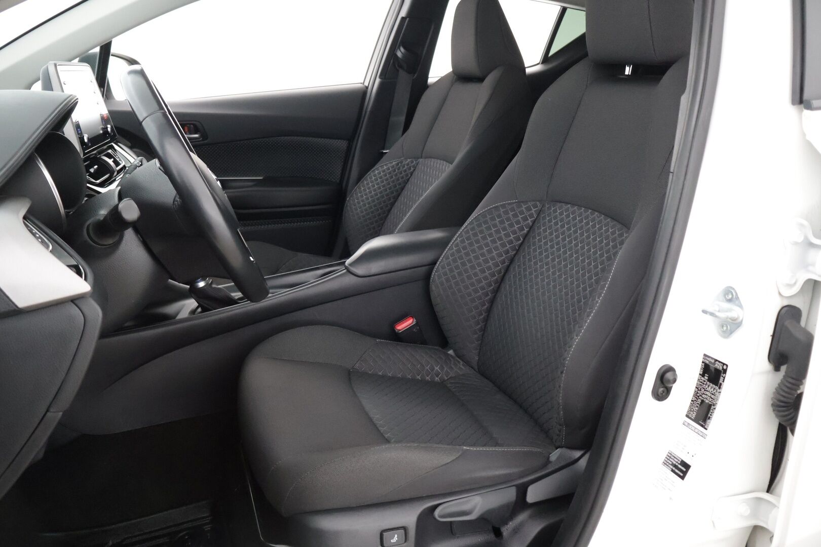 Toyota C-HR 2022 1,8 Hybrid Active * ACC / P.Kamera / LED / Kaistavahti * - Merkkihuollettu / 2x Renkaat & Vanteet / Seuraava katsastus 12/2027