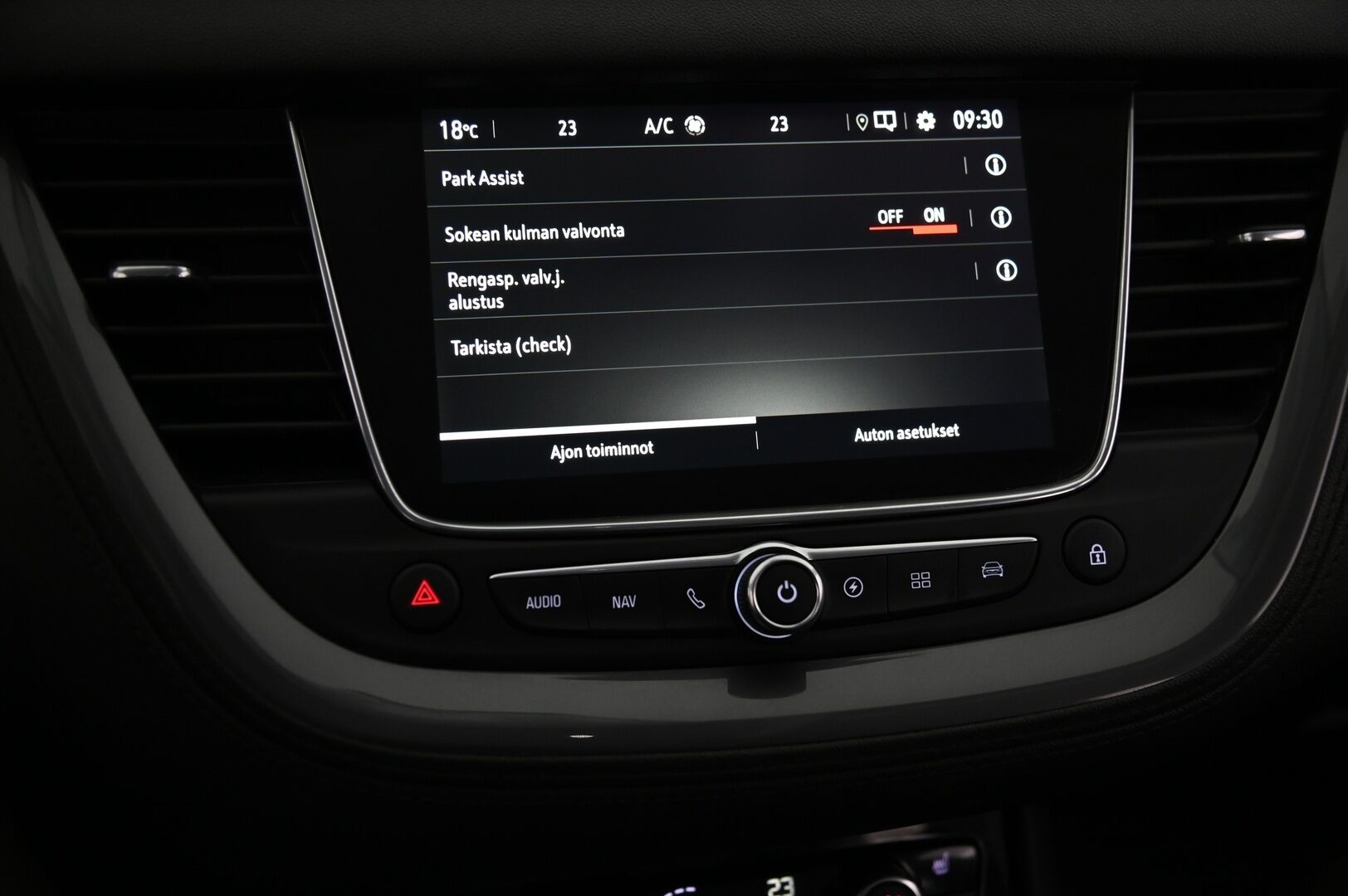 Opel Grandland 2020 Innovation 300 PHEV AWD A8*Koukku / Lämmitettävä tuulilasi / Vakkari / Blis / Kessy / Navi* - *Juuri saapunut! / P-Kamera / Tutkat / LED-valot / S-luukku / 2X renkaat*