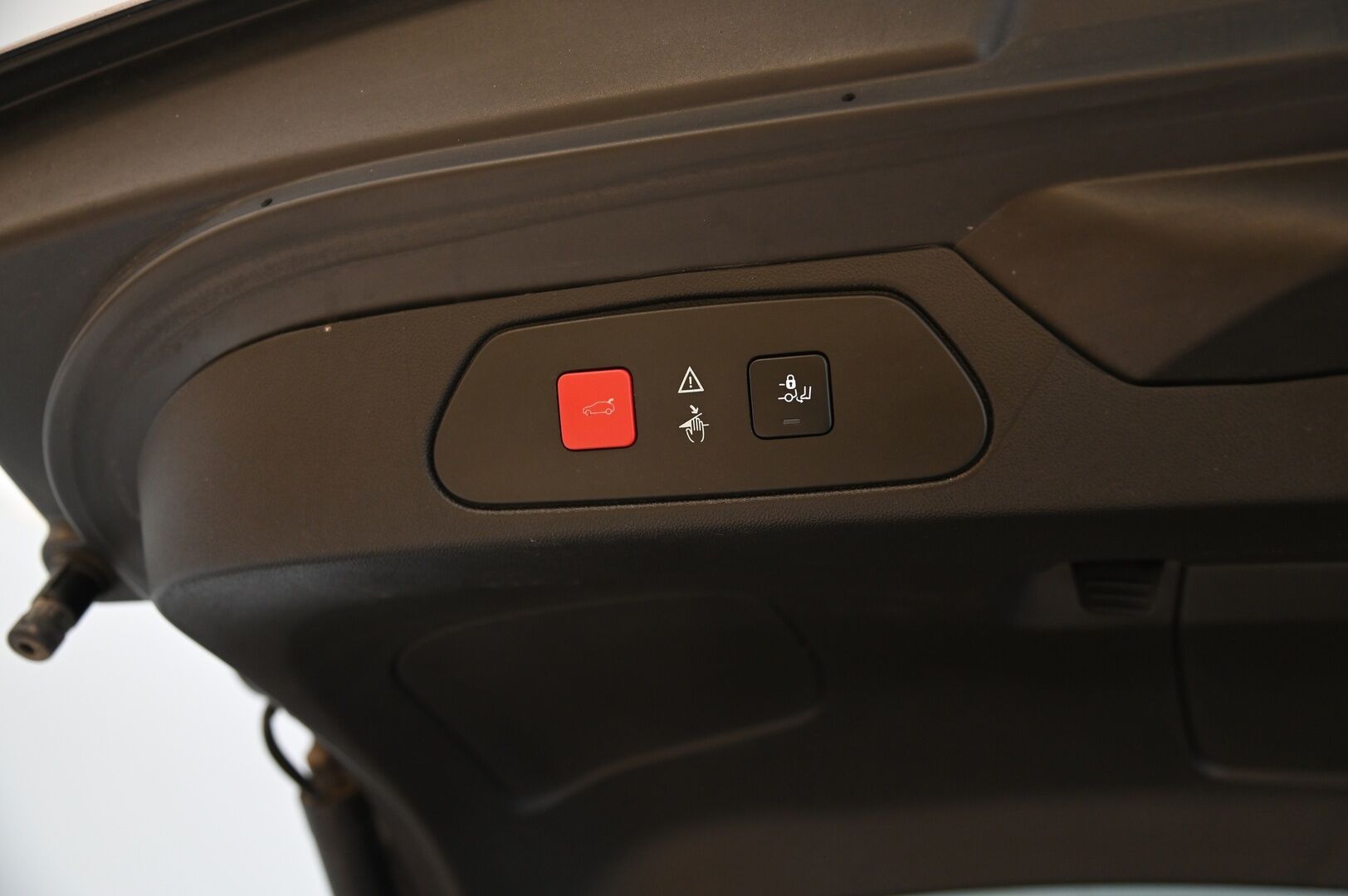 Opel Grandland 2020 Innovation 300 PHEV AWD A8*Koukku / Lämmitettävä tuulilasi / Vakkari / Blis / Kessy / Navi* - *Juuri saapunut! / P-Kamera / Tutkat / LED-valot / S-luukku / 2X renkaat*