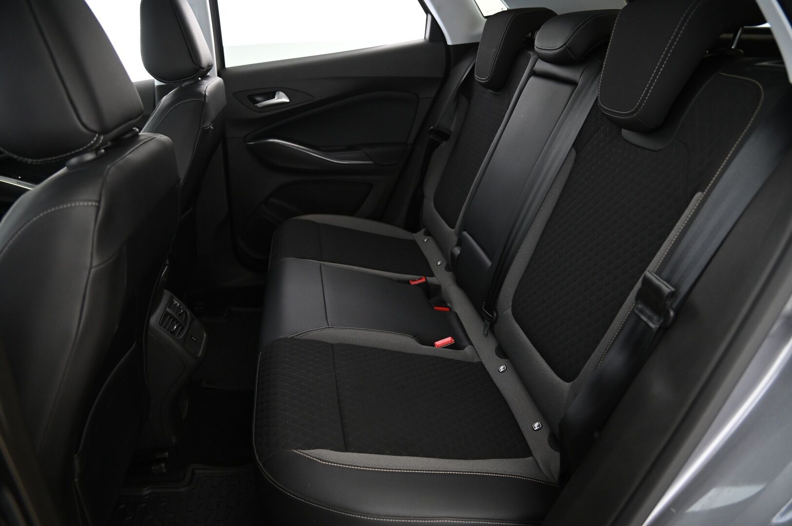 Opel Grandland 2020 Innovation 300 PHEV AWD A8*Koukku / Lämmitettävä tuulilasi / Vakkari / Blis / Kessy / Navi* - *Juuri saapunut! / P-Kamera / Tutkat / LED-valot / S-luukku / 2X renkaat*