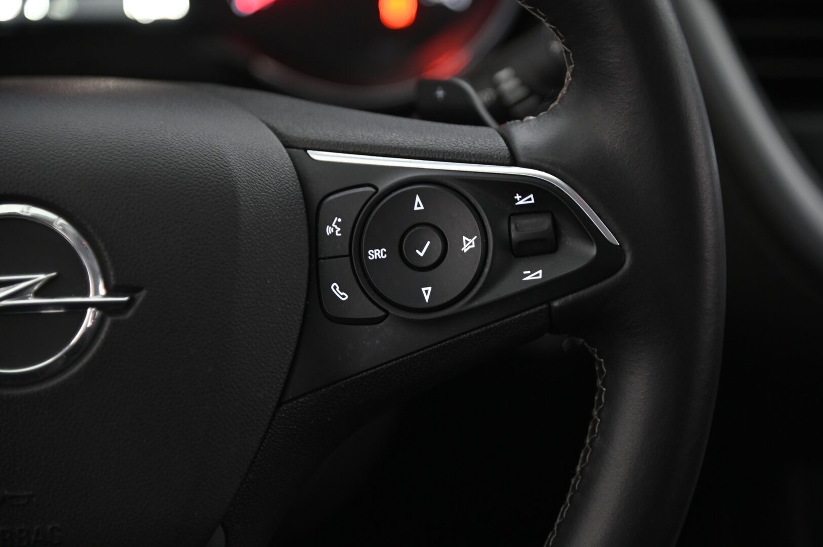 Opel Grandland 2020 Innovation 300 PHEV AWD A8*Koukku / Lämmitettävä tuulilasi / Vakkari / Blis / Kessy / Navi* - *Juuri saapunut! / P-Kamera / Tutkat / LED-valot / S-luukku / 2X renkaat*