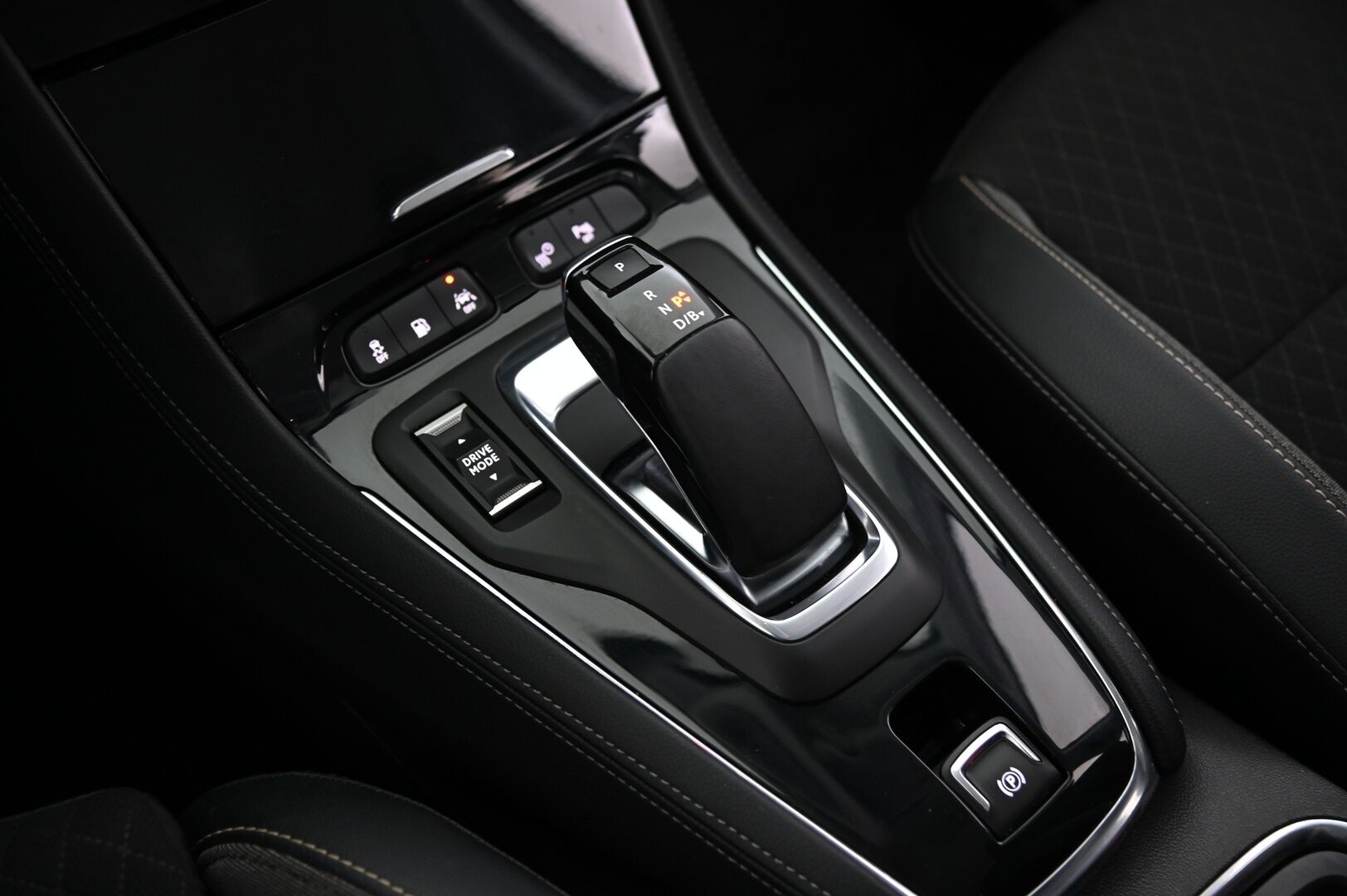 Opel Grandland 2020 Innovation 300 PHEV AWD A8*Koukku / Lämmitettävä tuulilasi / Vakkari / Blis / Kessy / Navi* - *Juuri saapunut! / P-Kamera / Tutkat / LED-valot / S-luukku / 2X renkaat*