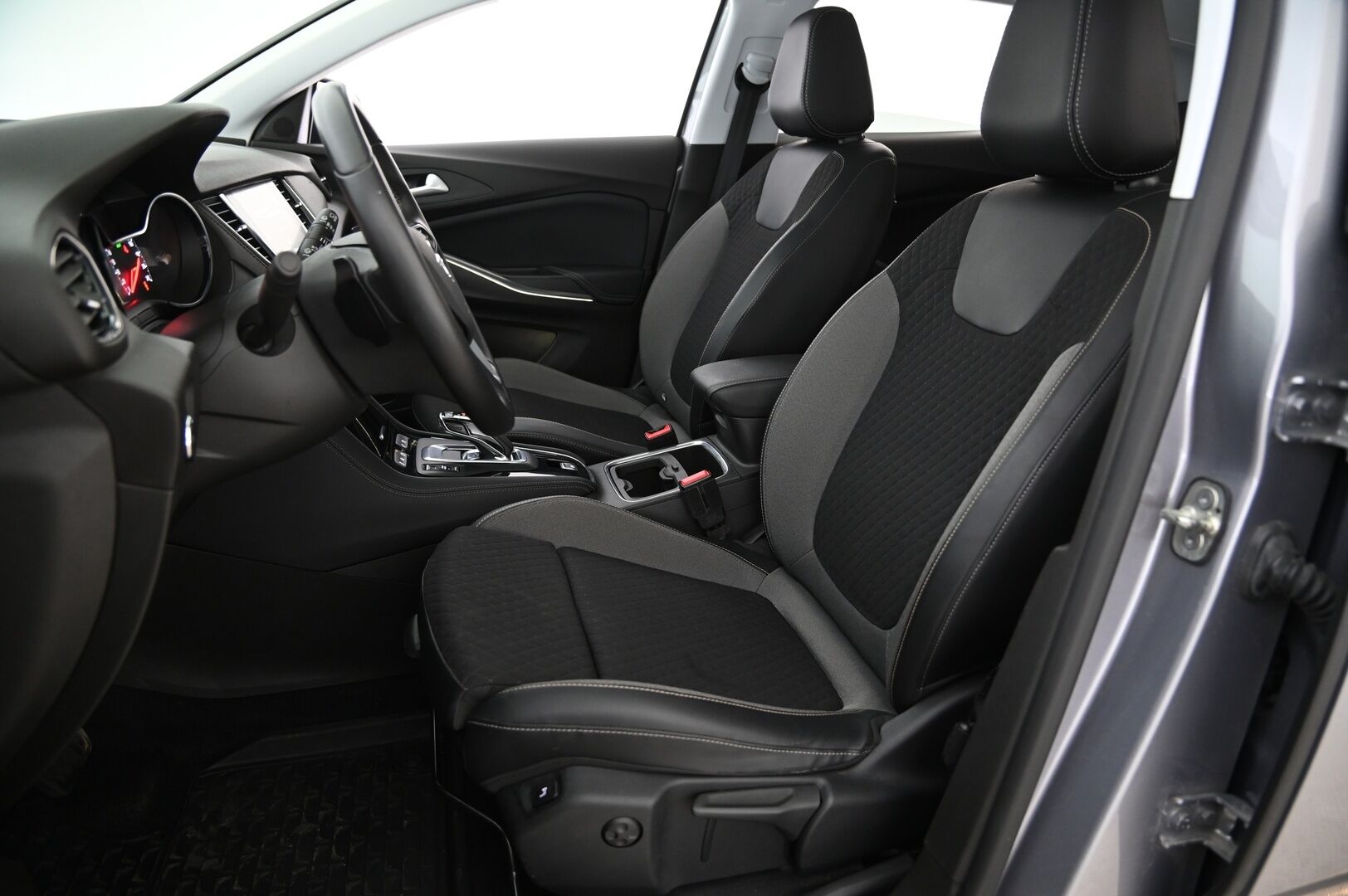 Opel Grandland 2020 Innovation 300 PHEV AWD A8*Koukku / Lämmitettävä tuulilasi / Vakkari / Blis / Kessy / Navi* - *Juuri saapunut! / P-Kamera / Tutkat / LED-valot / S-luukku / 2X renkaat*